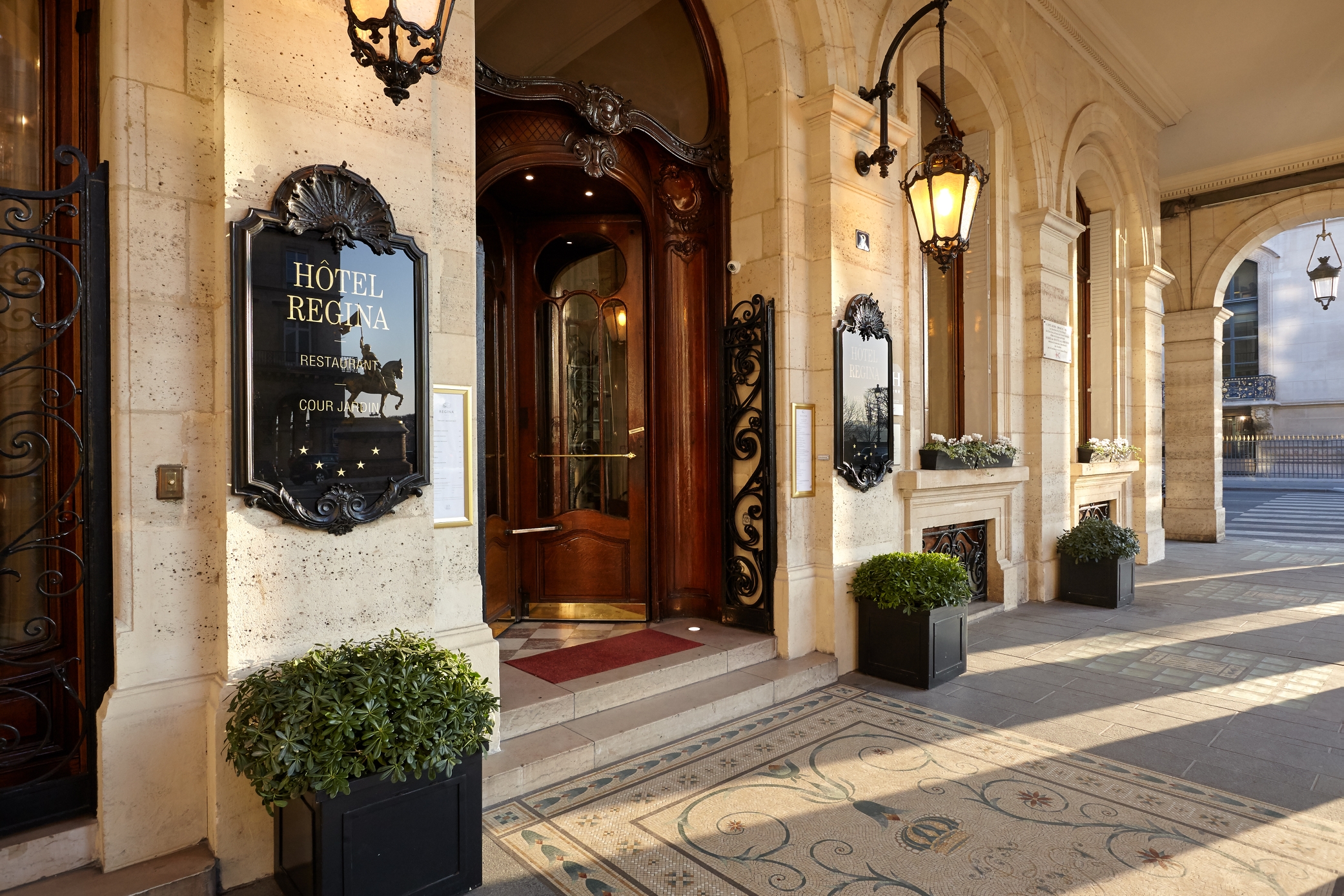 Regina Hotel hotel exterior