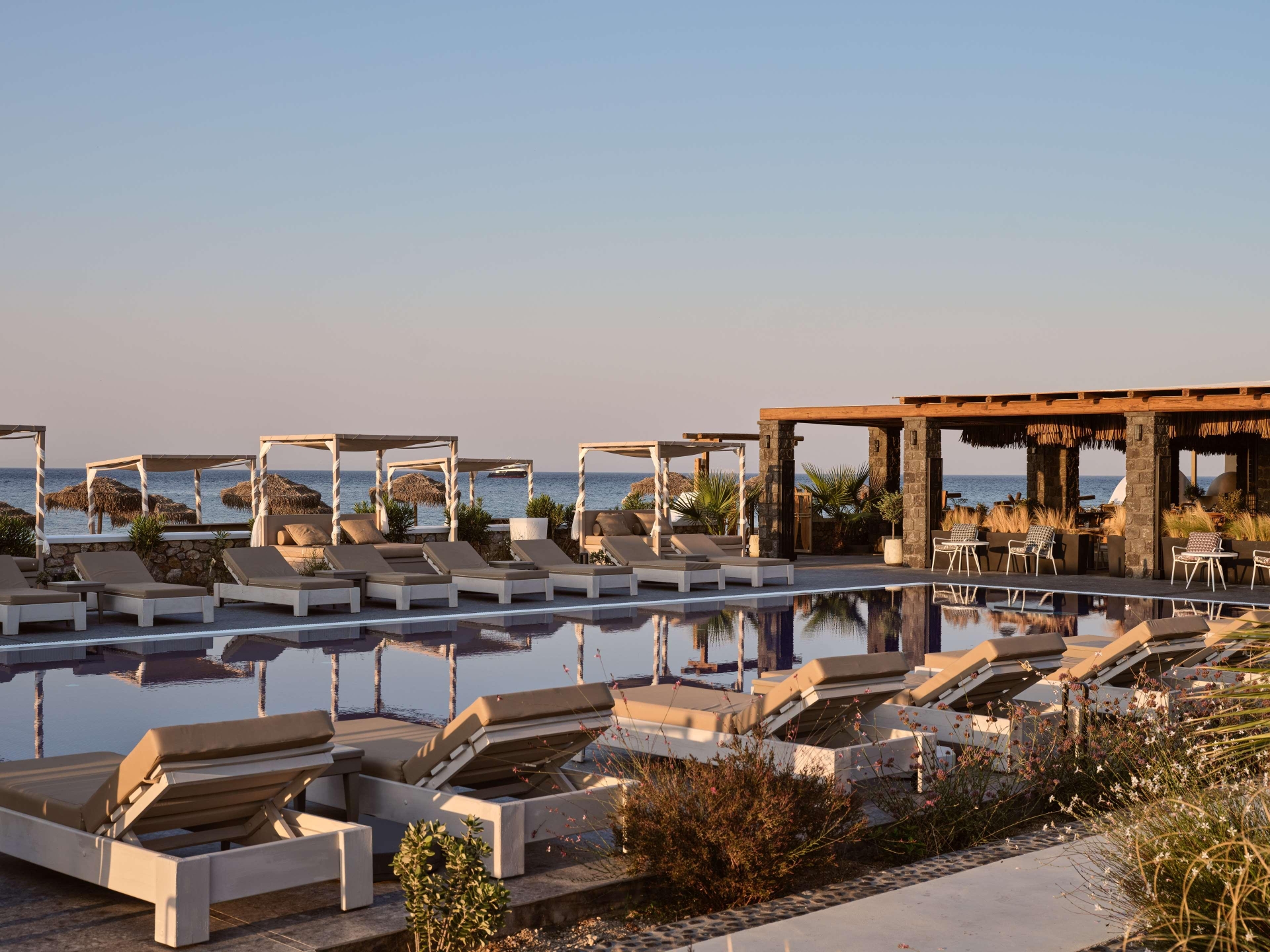 Sea Breeze Santorini Beach Resort, Curio Collectio, photo 90 of 191