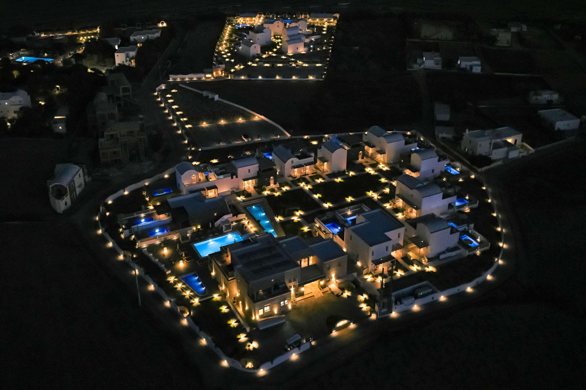 Sea Breeze Santorini Beach Resort, Curio Collectio, photo 36 of 191