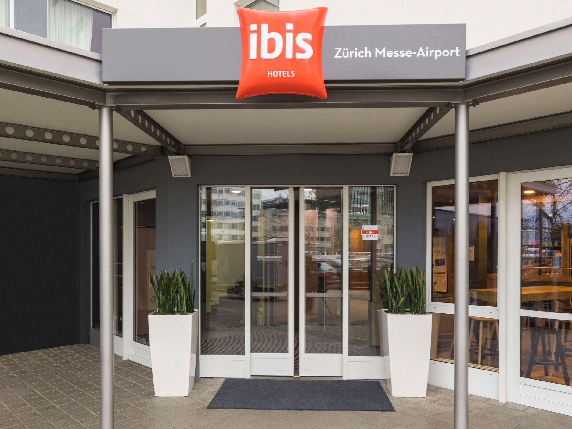 ibis Zurich Messe Airport, photo 2 of 37