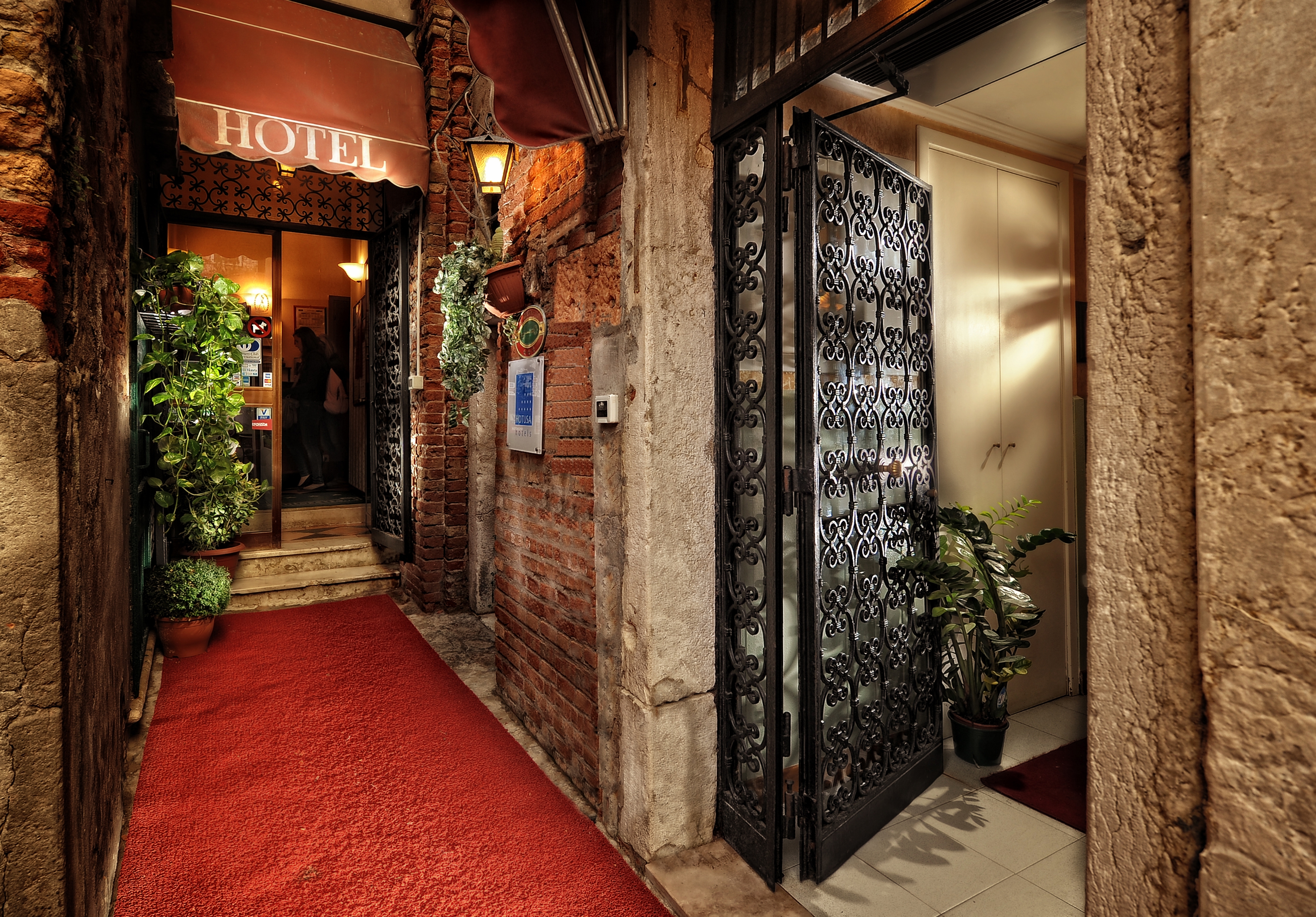 Tintoretto Hotel, photo 1 of 13