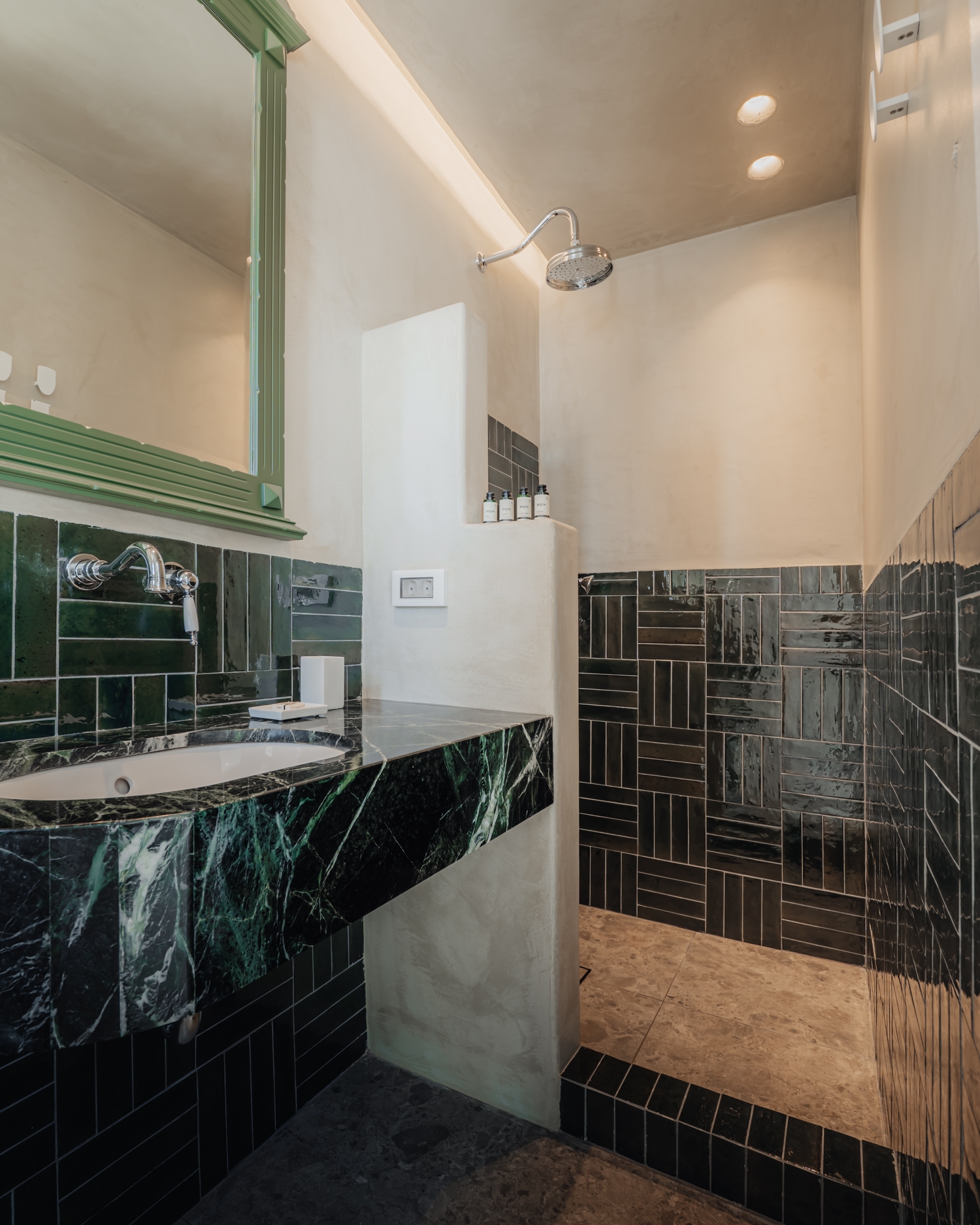 Pelican Bay Art Hotel, photo 10 of 78
