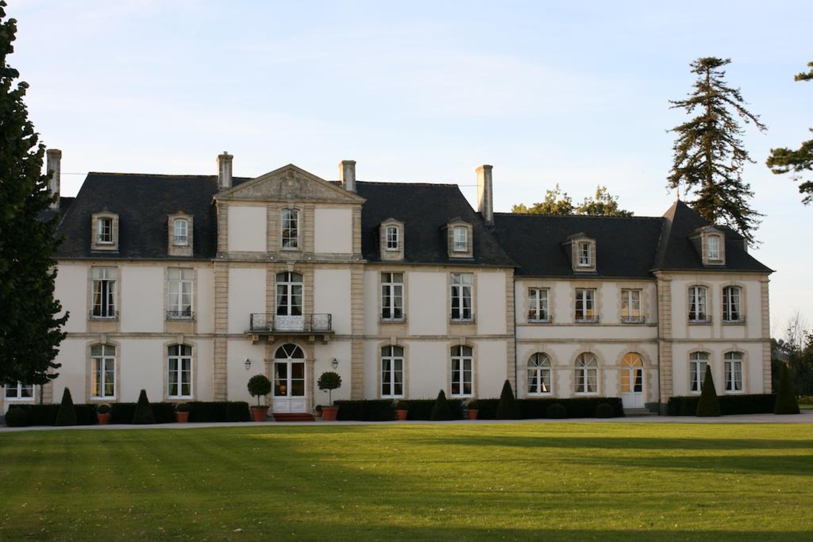 Chateau De Sully, photo 1 of 27