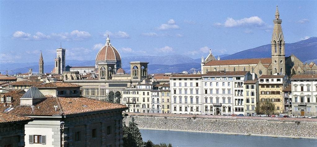 Plaza Lucchesi, photo 2 of 24