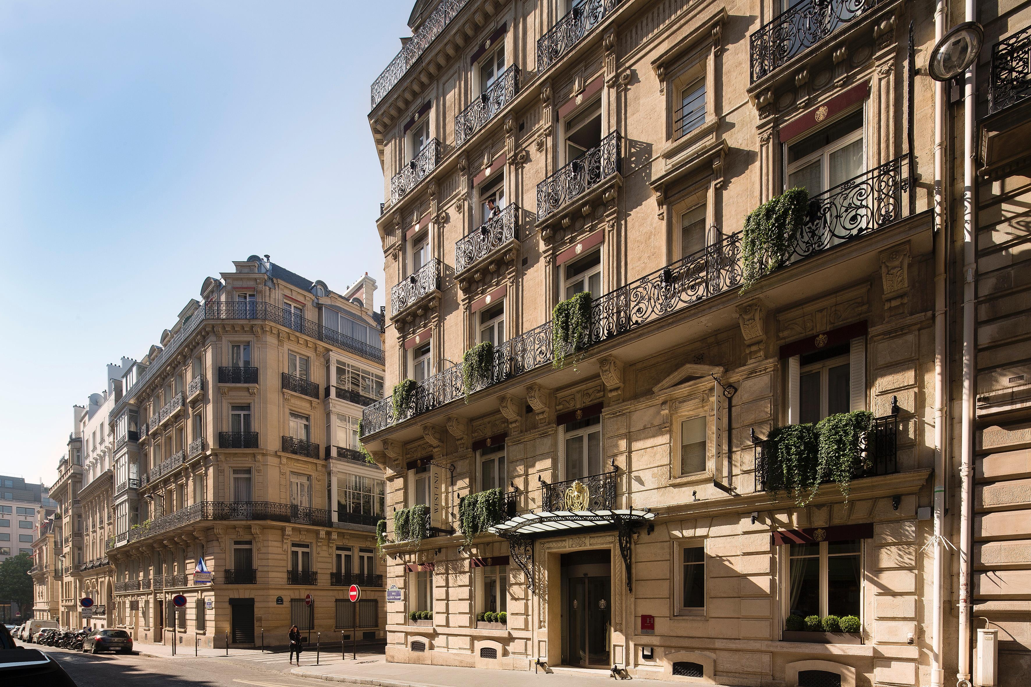 West end Paris, photo 1 of 32