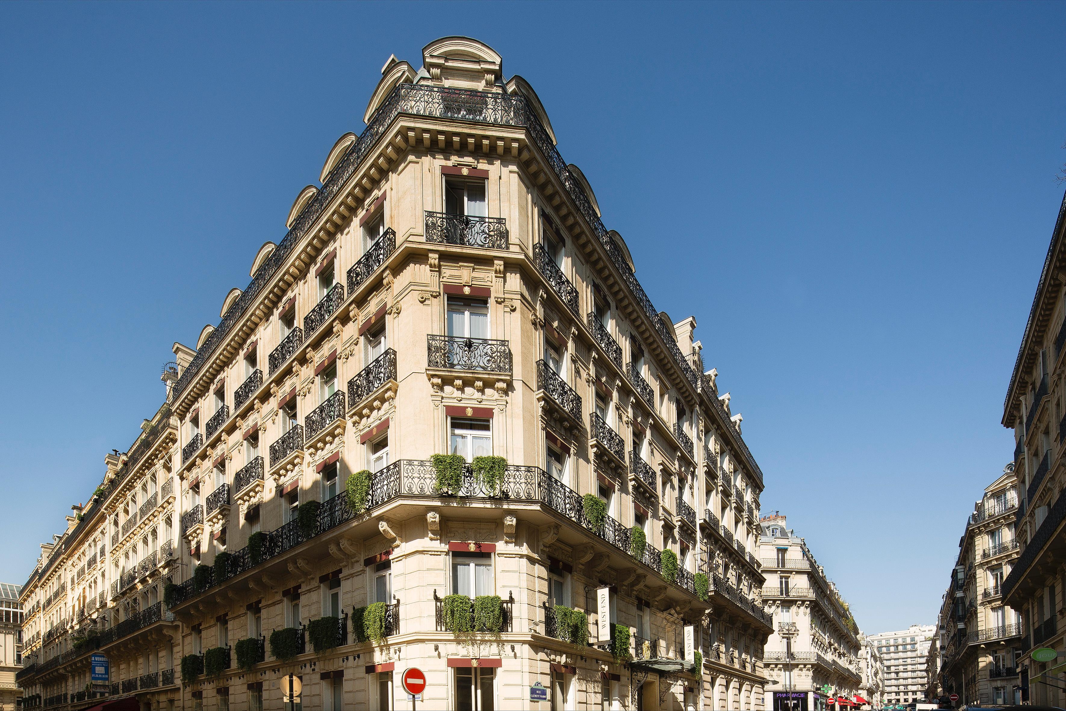 West end Paris, photo 2 of 32