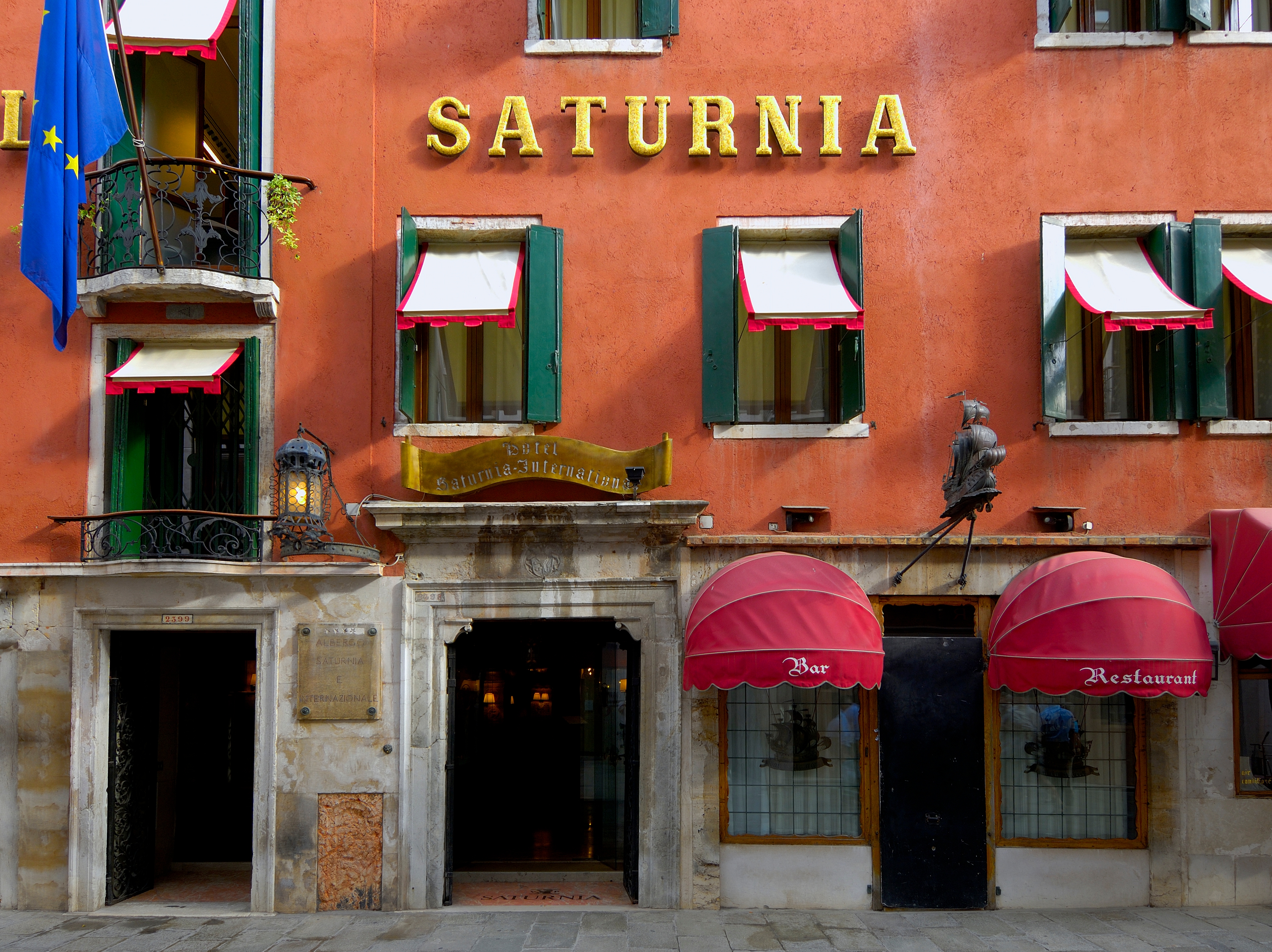 Saturnia &amp; International, photo 15 of 40