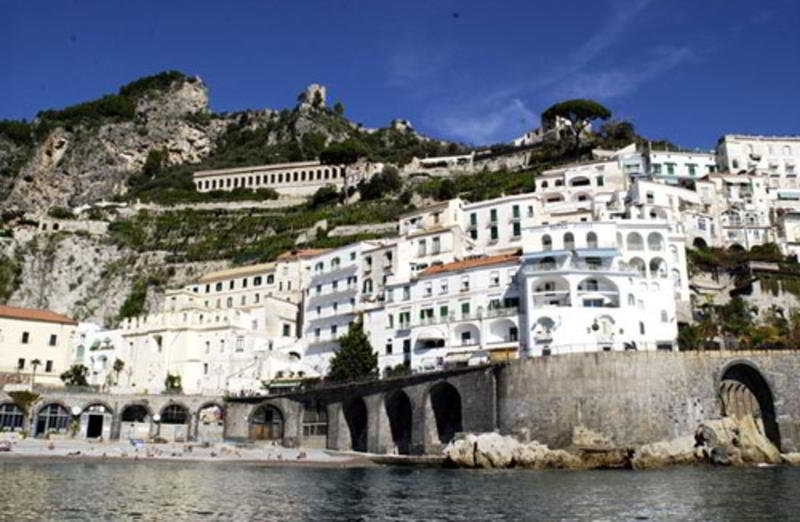 Marina Riviera hotel exterior