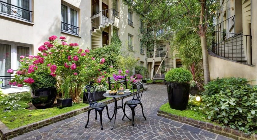 Le Patio Bastille hotel exterior