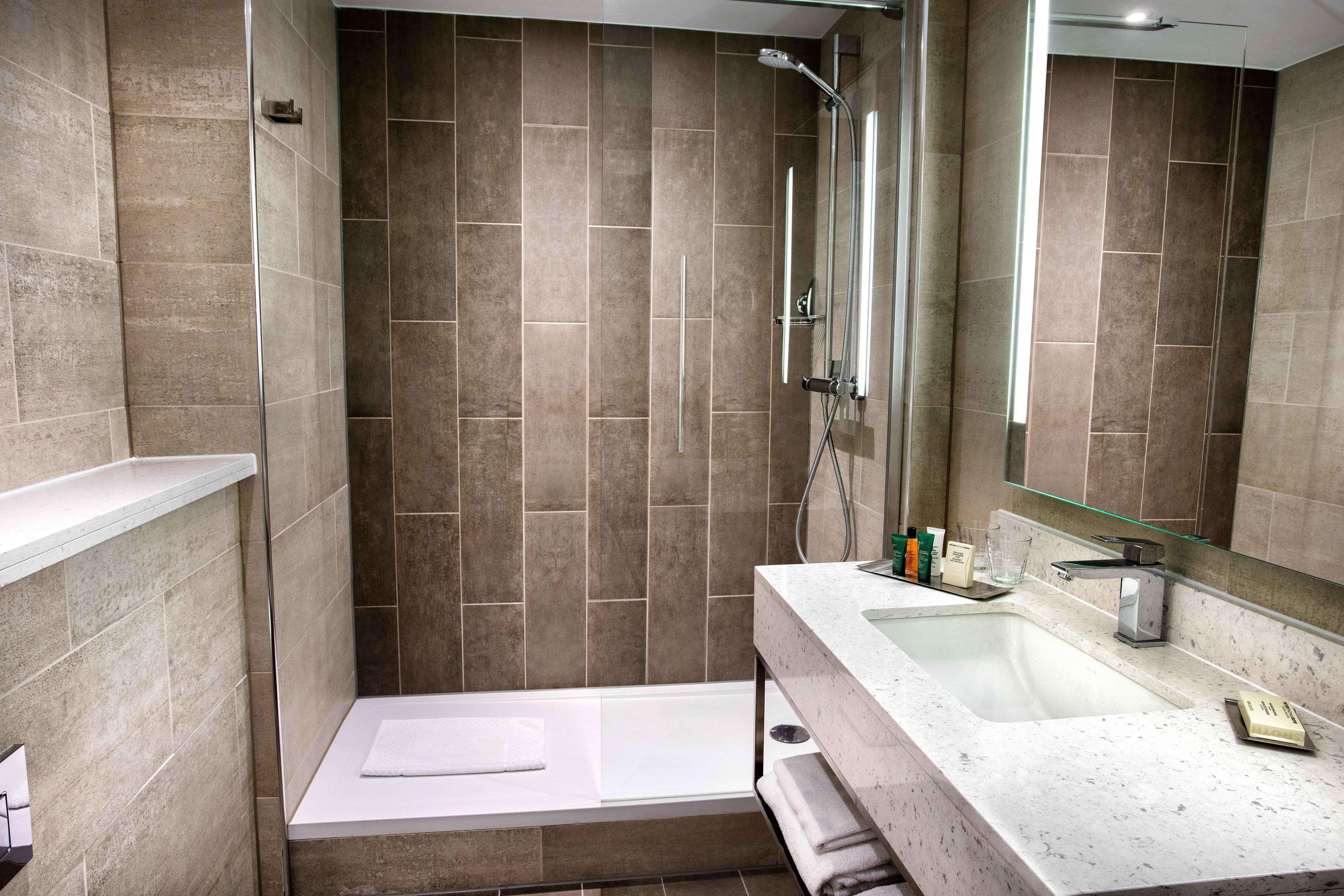 Hilton Edinburgh Carlton, photo 36 of 73