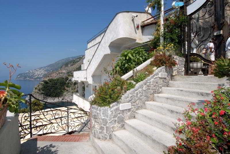 La Conca Azzurra hotel exterior