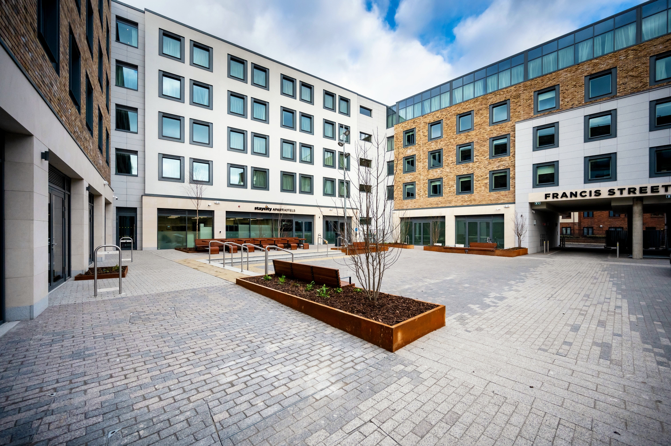 Staycity Aparthotels Tivoli, photo 2 of 30