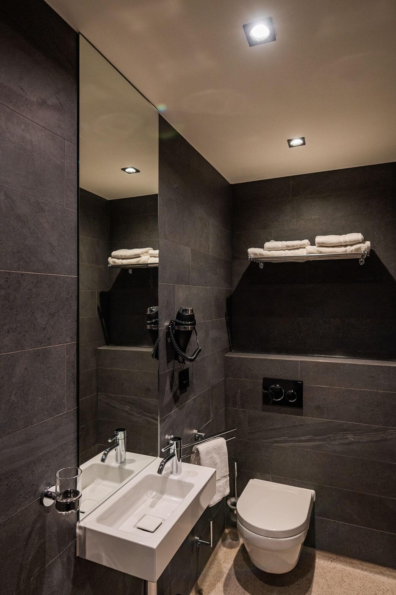 Sotel Amsterdam Central Station, photo 1 of 21