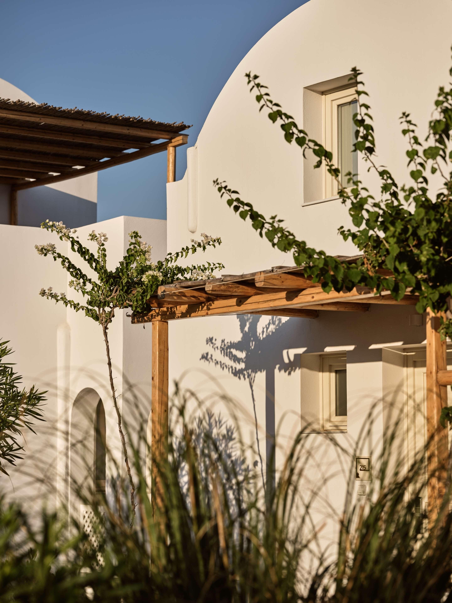Sea Breeze Santorini Beach Resort, Curio Collectio, photo 40 of 191