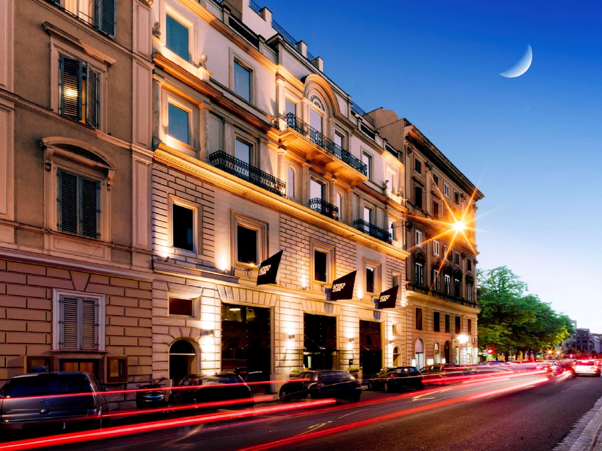 Leon's Place Hotel hotel exterior