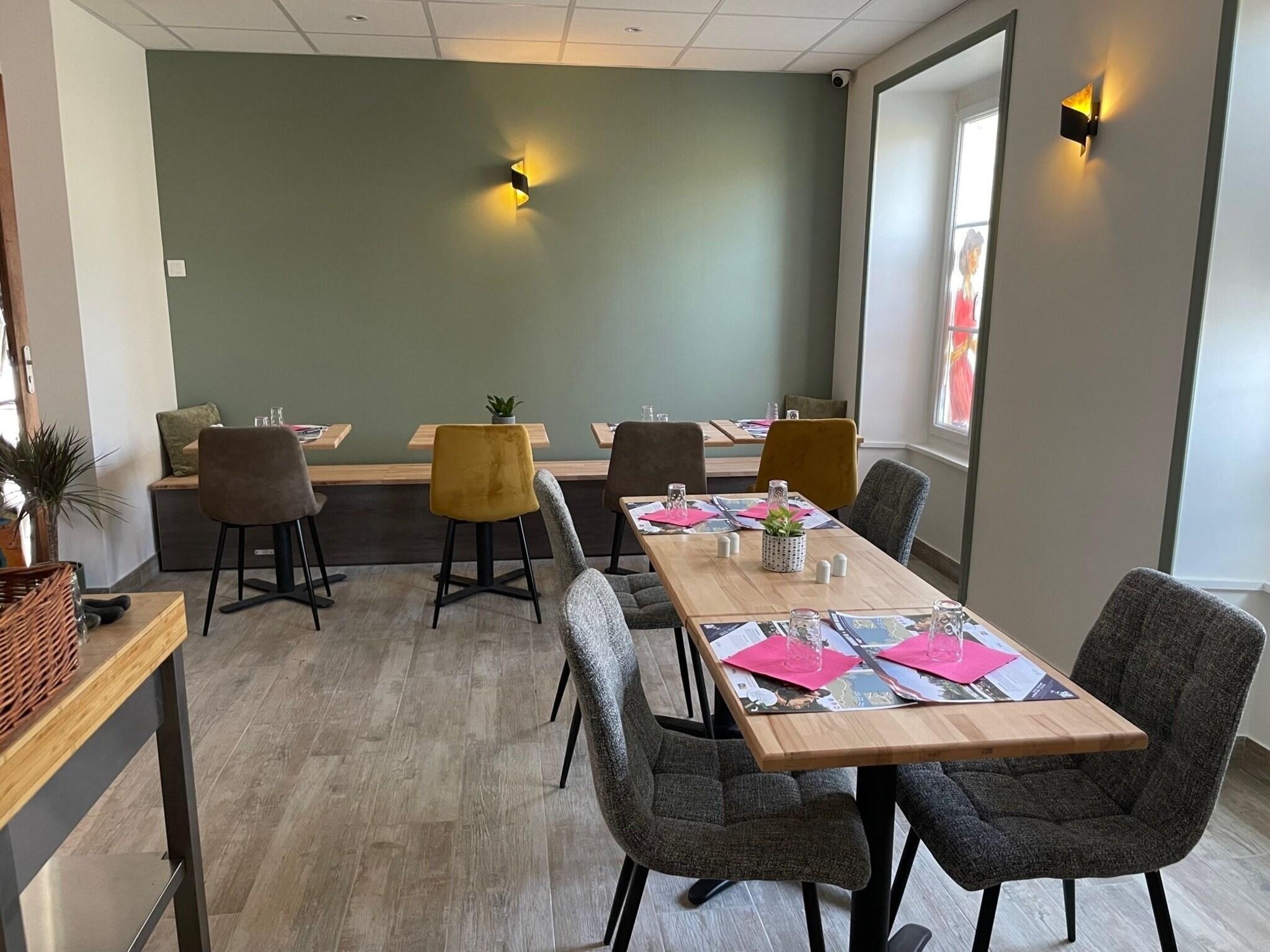 Hotel Le Bayeux, photo 11 of 75