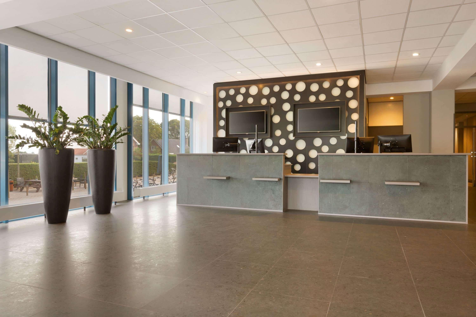 Ramada by Wyndham Amsterdam Airport Schiphol, photo 2 of 30