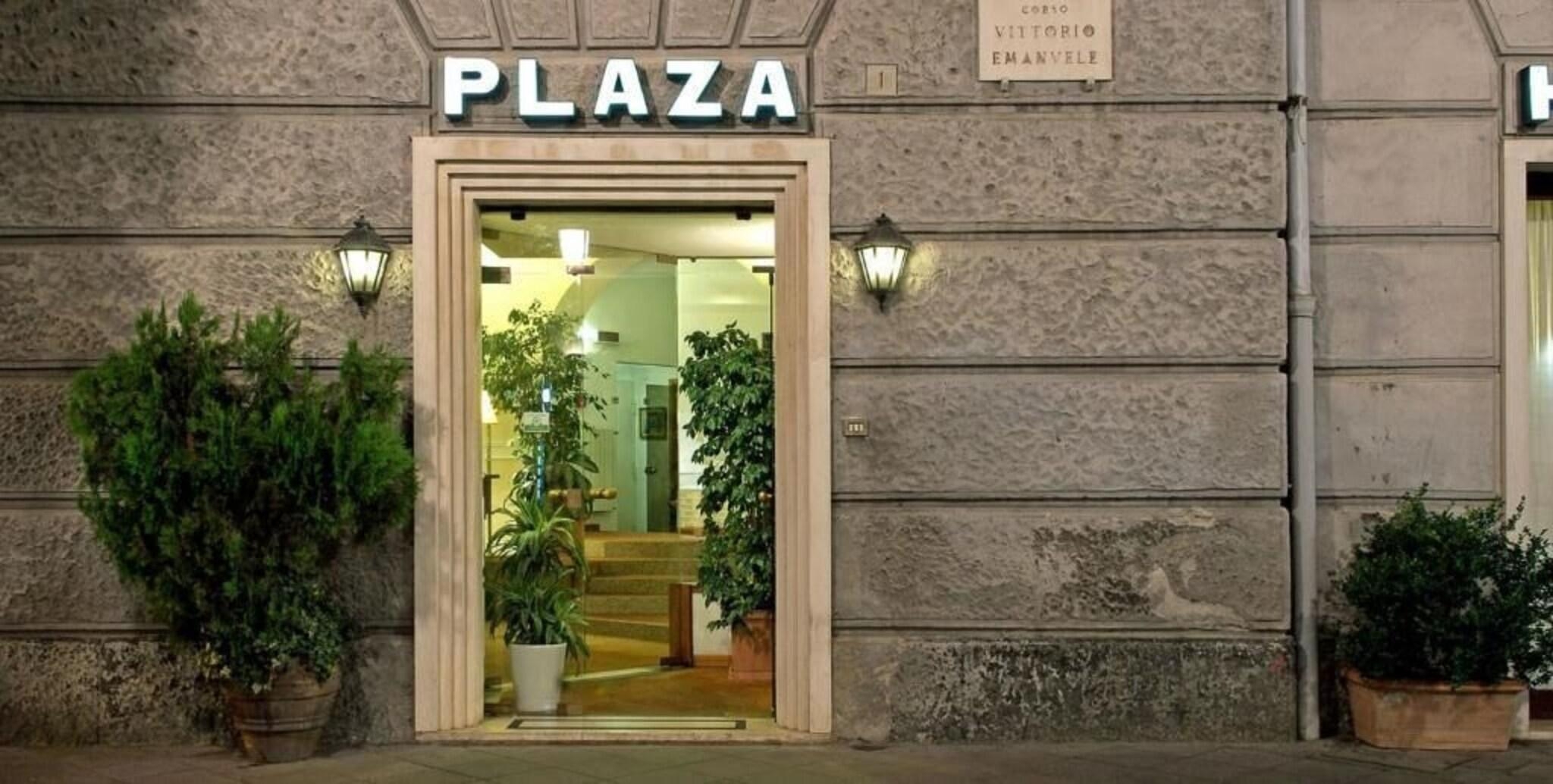 Plaza, photo 9 of 29