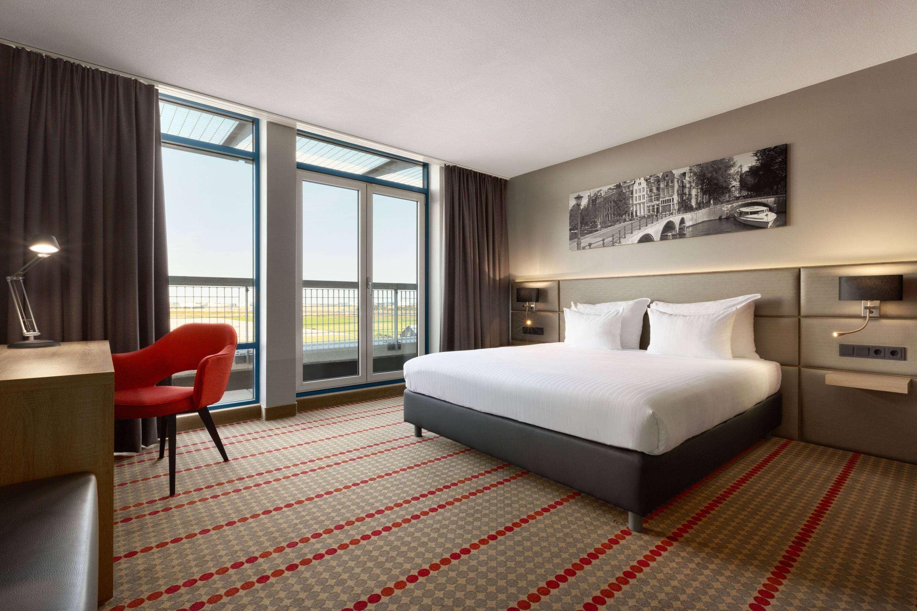 Ramada by Wyndham Amsterdam Airport Schiphol, photo 6 of 30