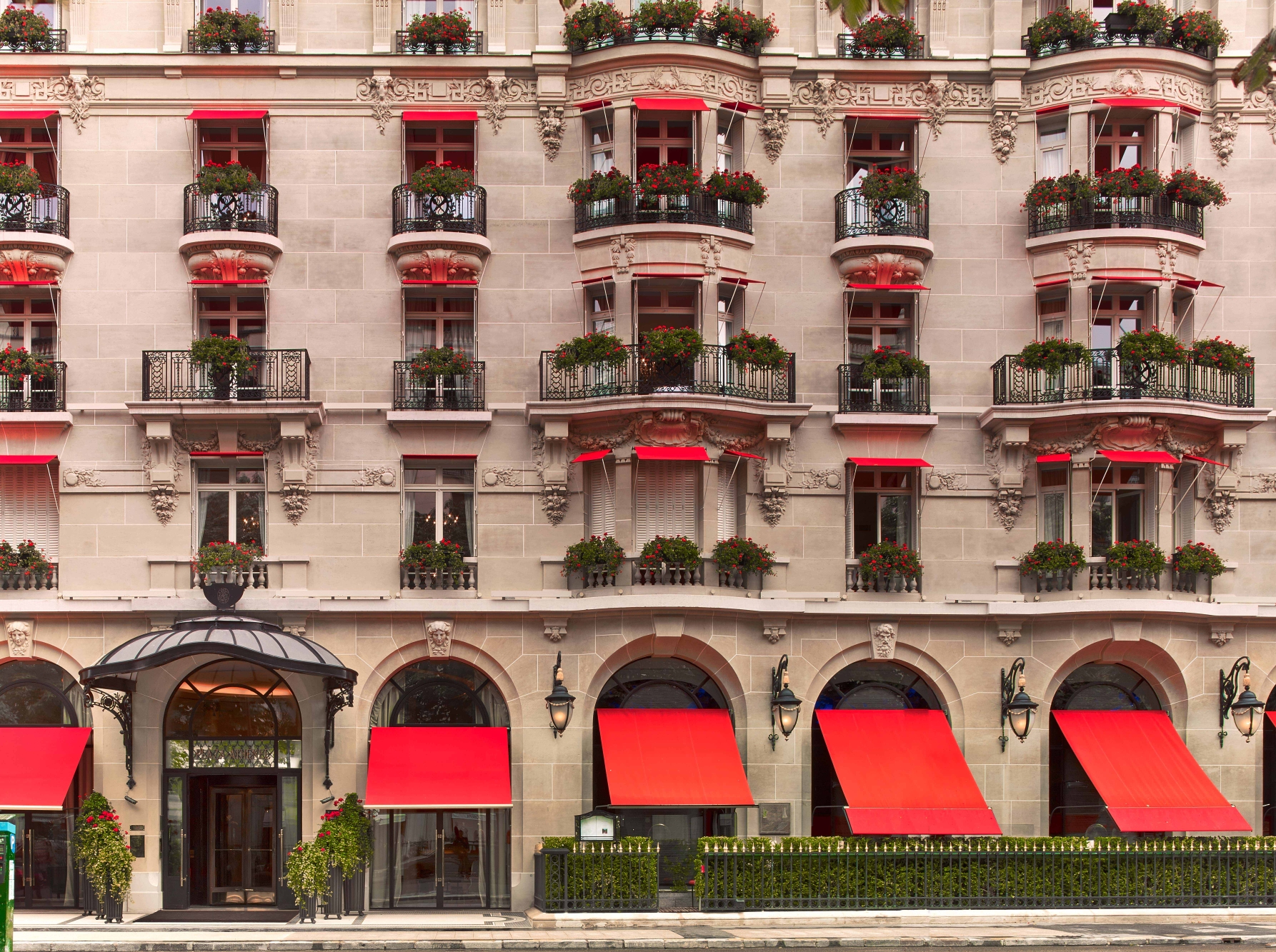 Plaza Athenee, photo 1 of 20