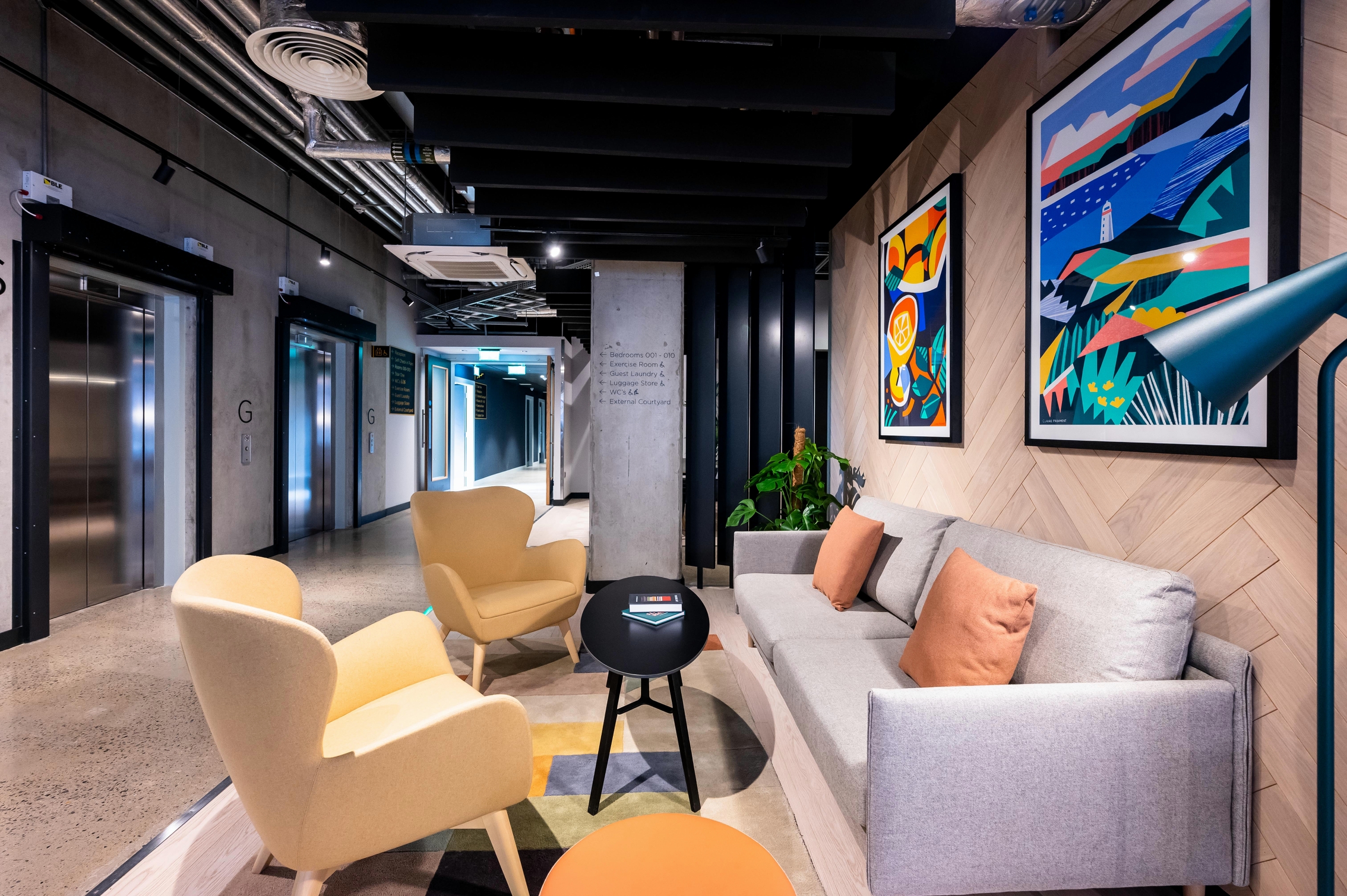 Staycity Aparthotels Tivoli, photo 3 of 30