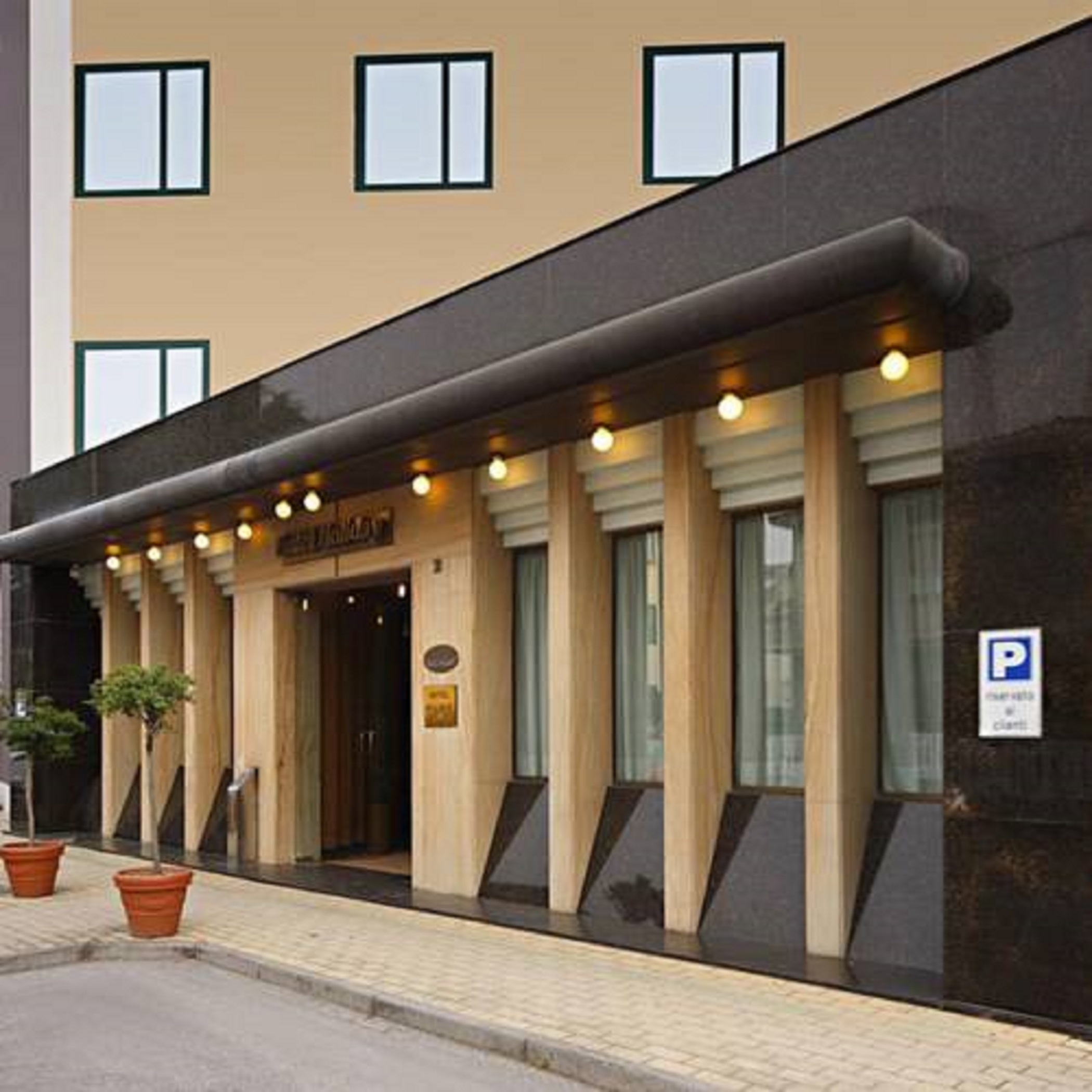 Smart Hotel Holiday, photo 1 of 34