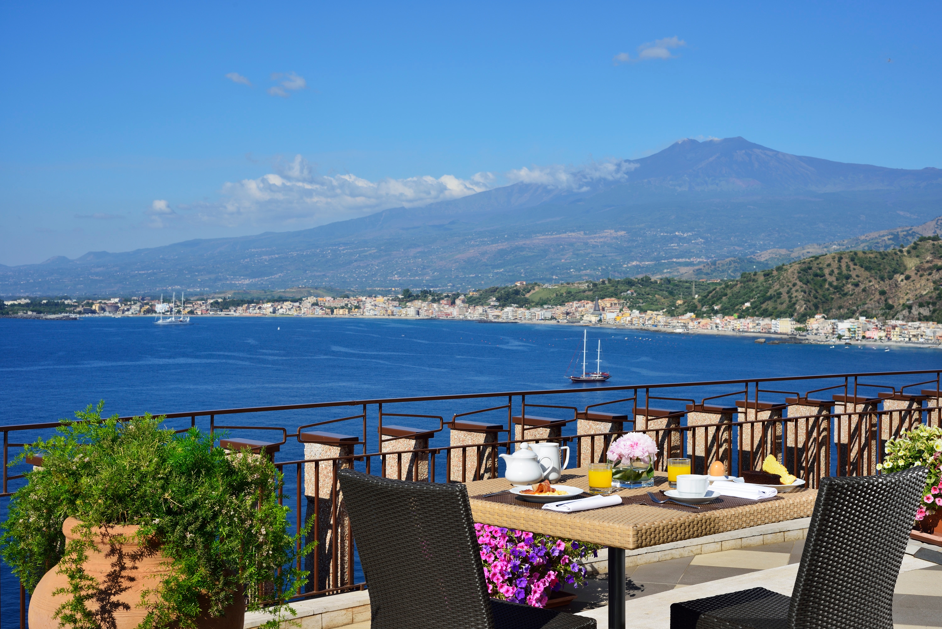 UNA HOTELS Capotaormina, photo 2 of 112