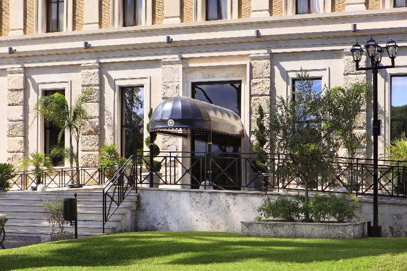 Th Roma - Carpegna Palace hotel exterior
