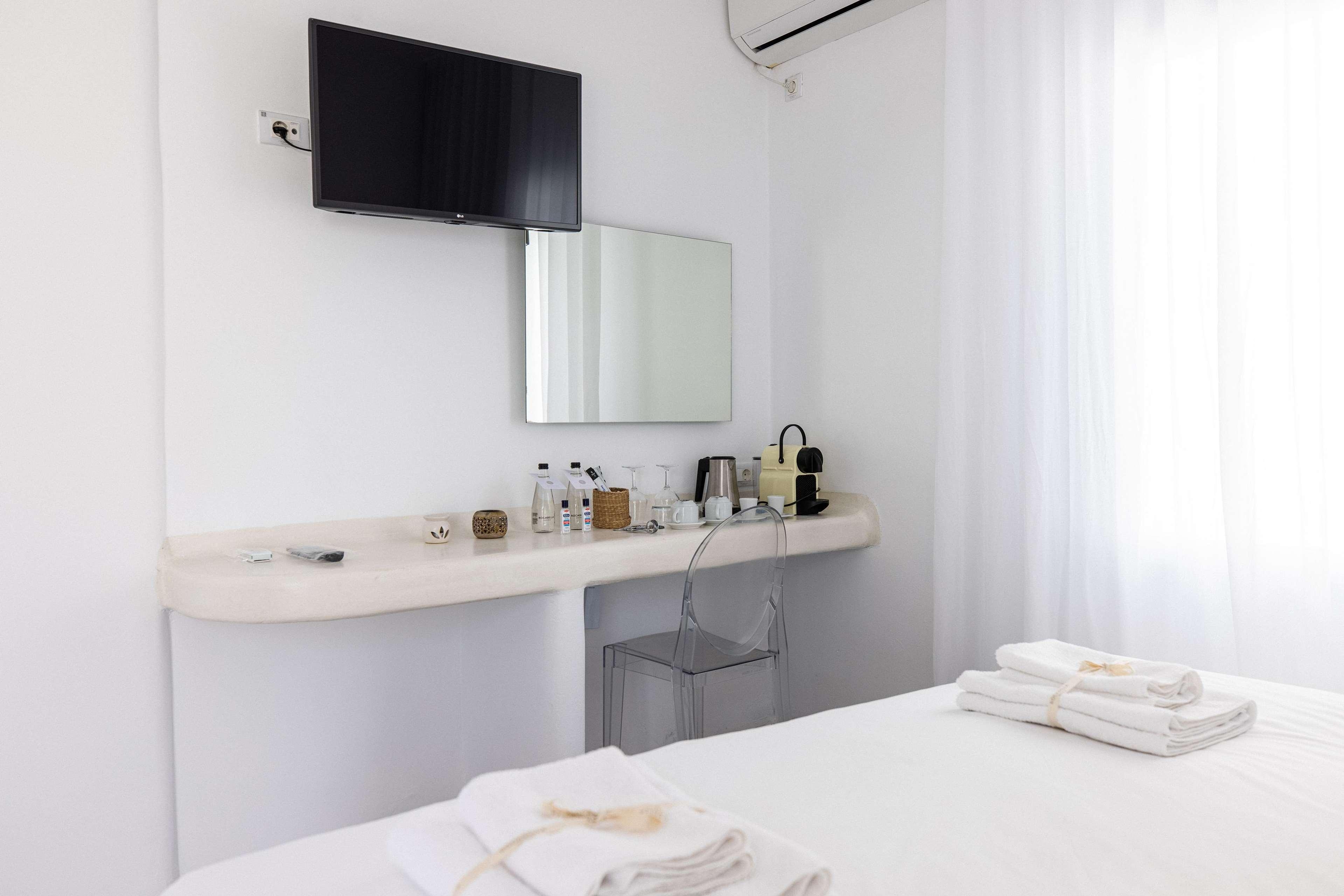 Rocabella Santorini Hotel &amp; Spa, photo 16 of 47