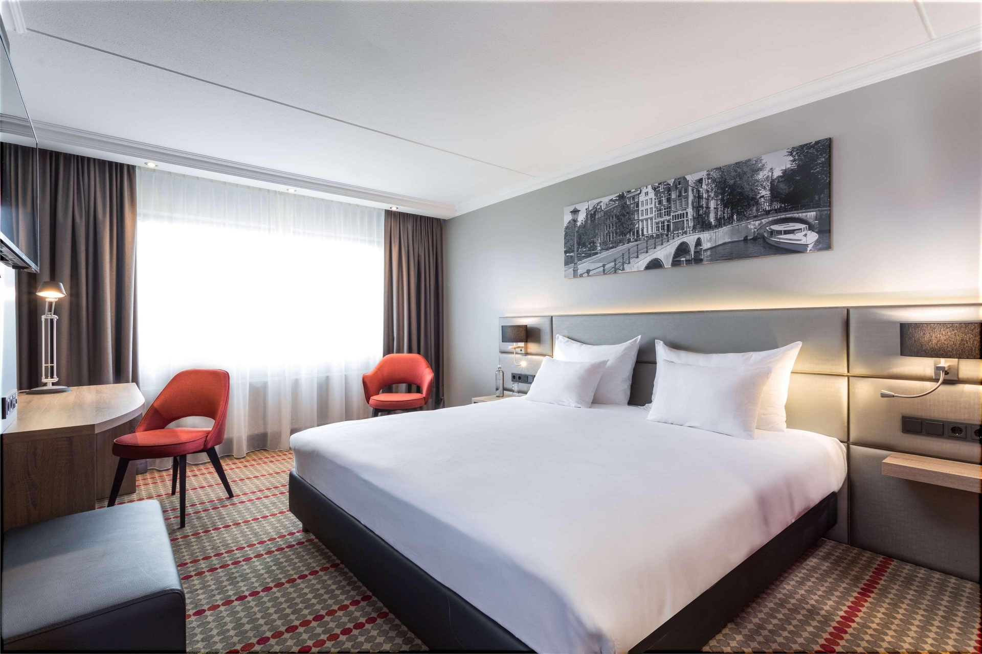 Ramada by Wyndham Amsterdam Airport Schiphol, photo 4 of 30