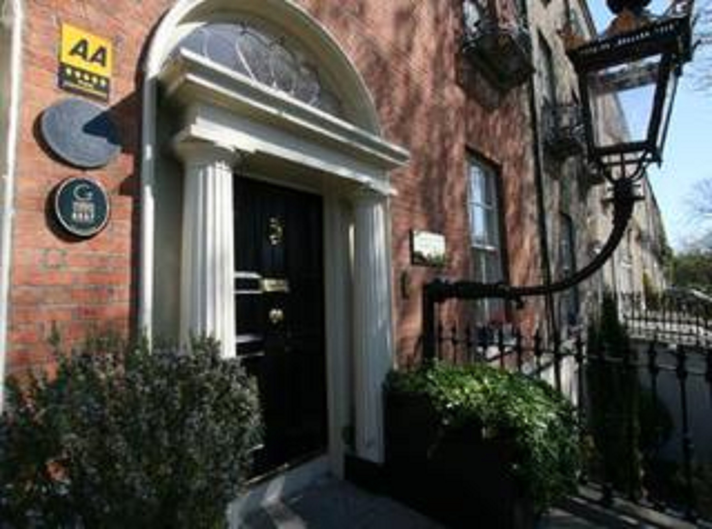 Pembroke Townhouse hotel exterior