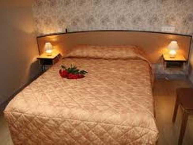Hotel Le Bayeux, photo 2 of 75