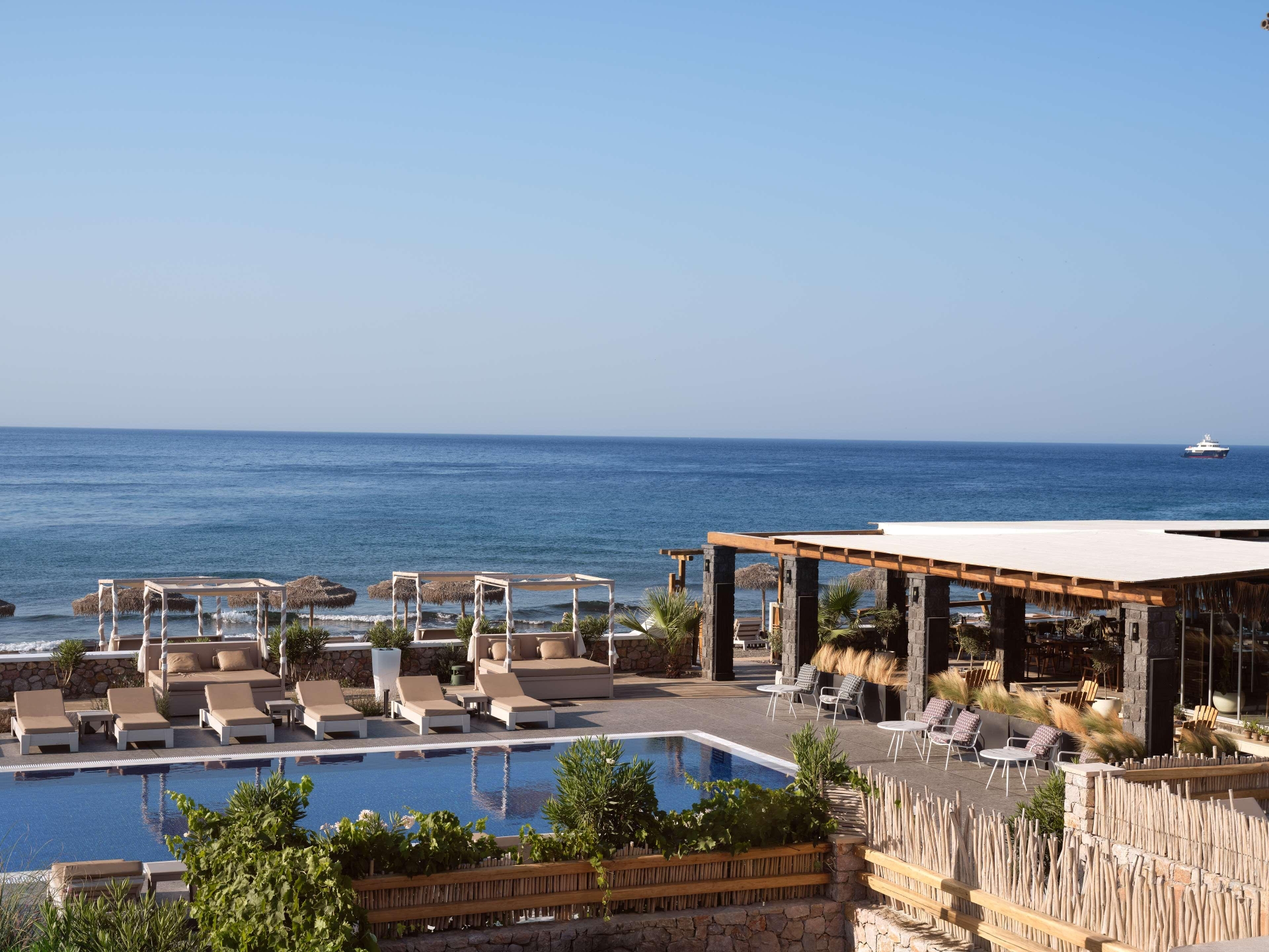 Sea Breeze Santorini Beach Resort, Curio Collectio, photo 88 of 191