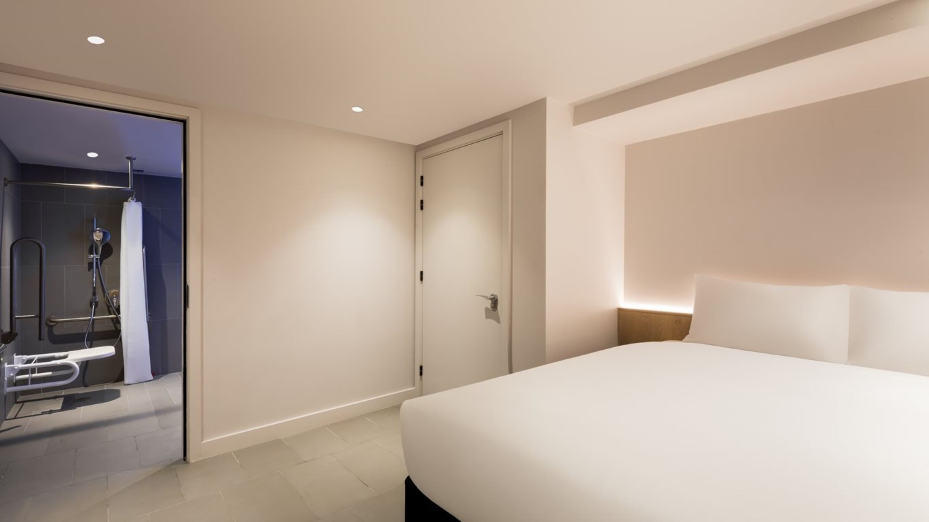 Zedwell Underground Hotel Tottenham Court Road, photo 25 of 38