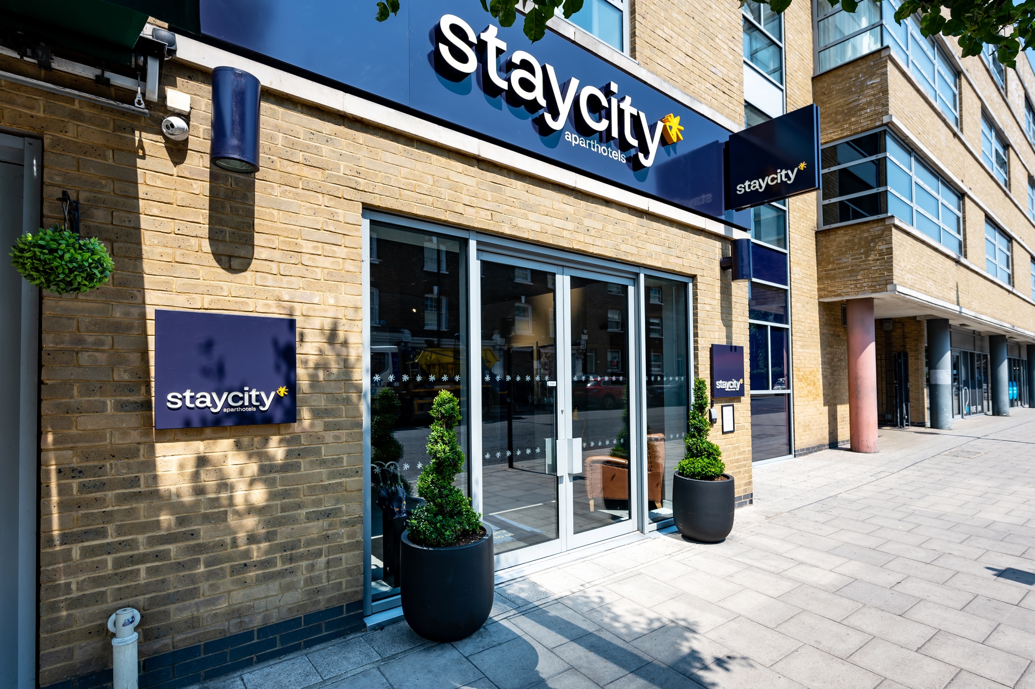 Staycity Aparthotel Greenwich High Road hotel exterior