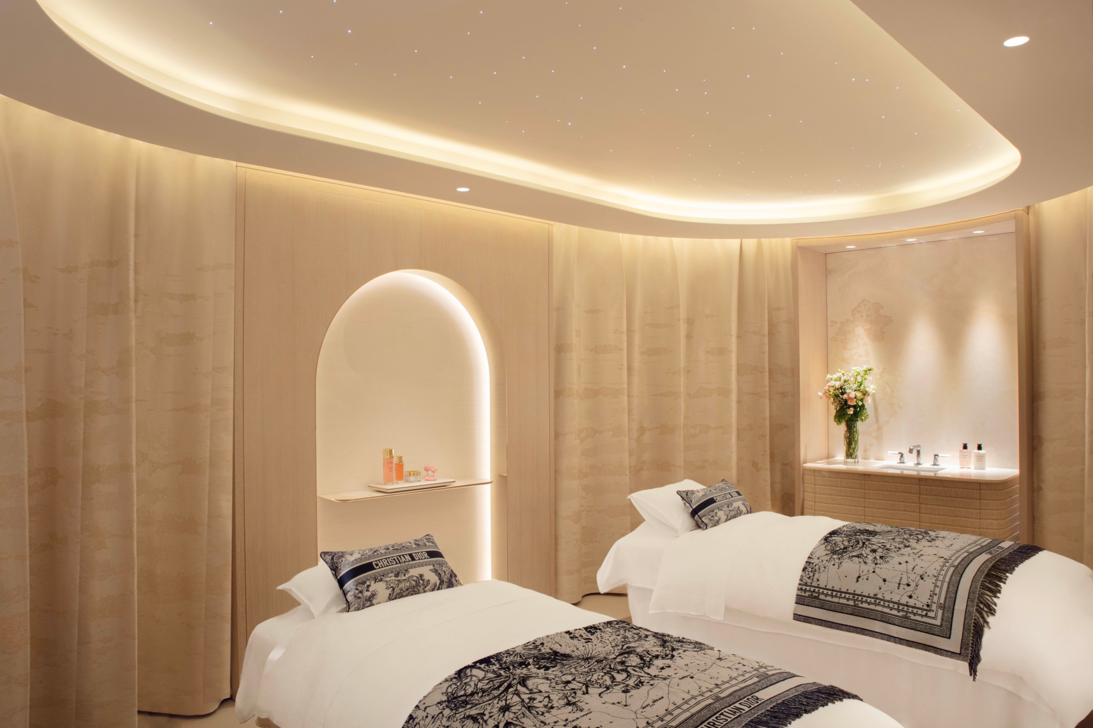 Plaza Athenee, photo 15 of 20