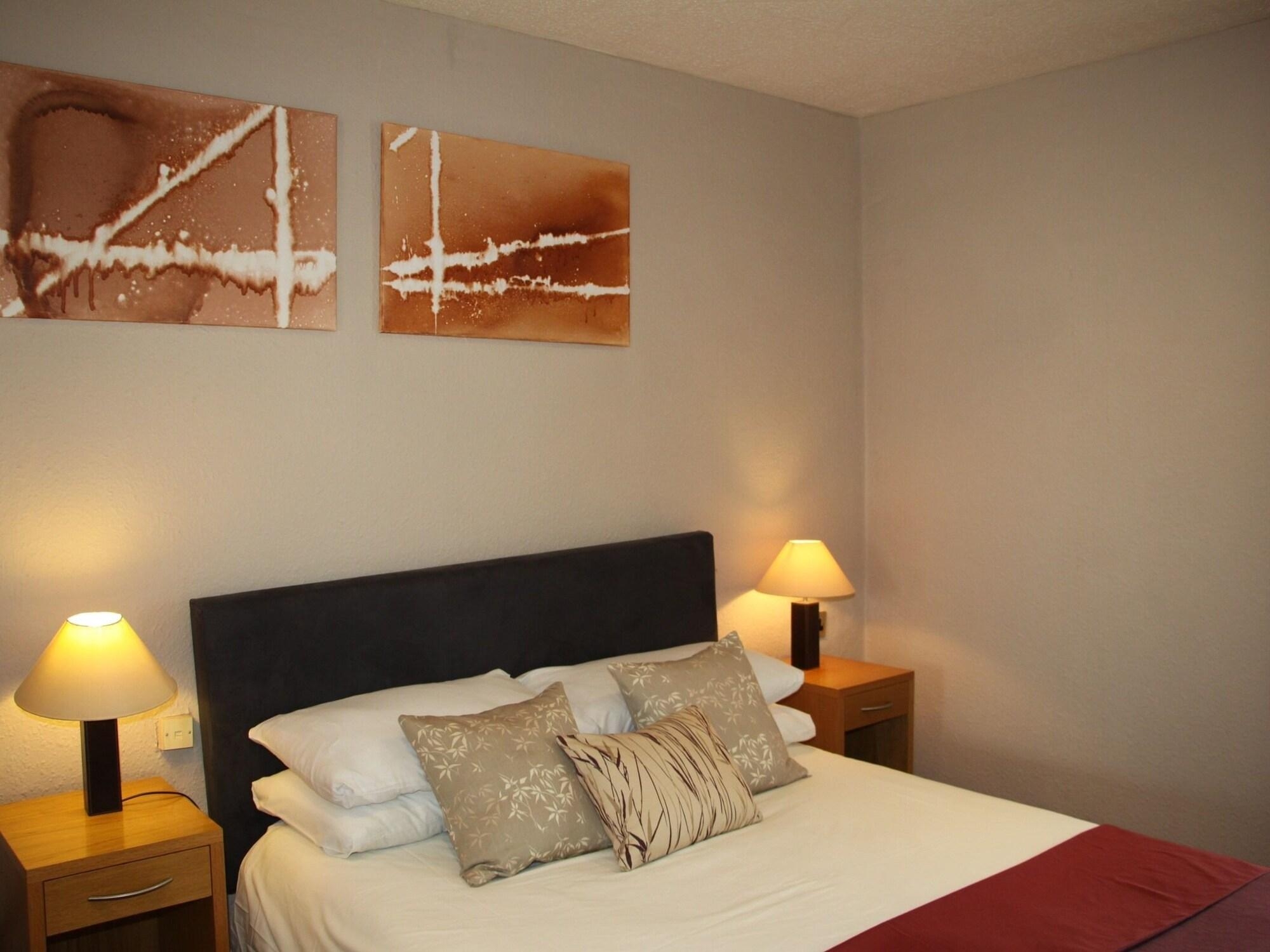 Nanhoron Arms Hotel, photo 5 of 102
