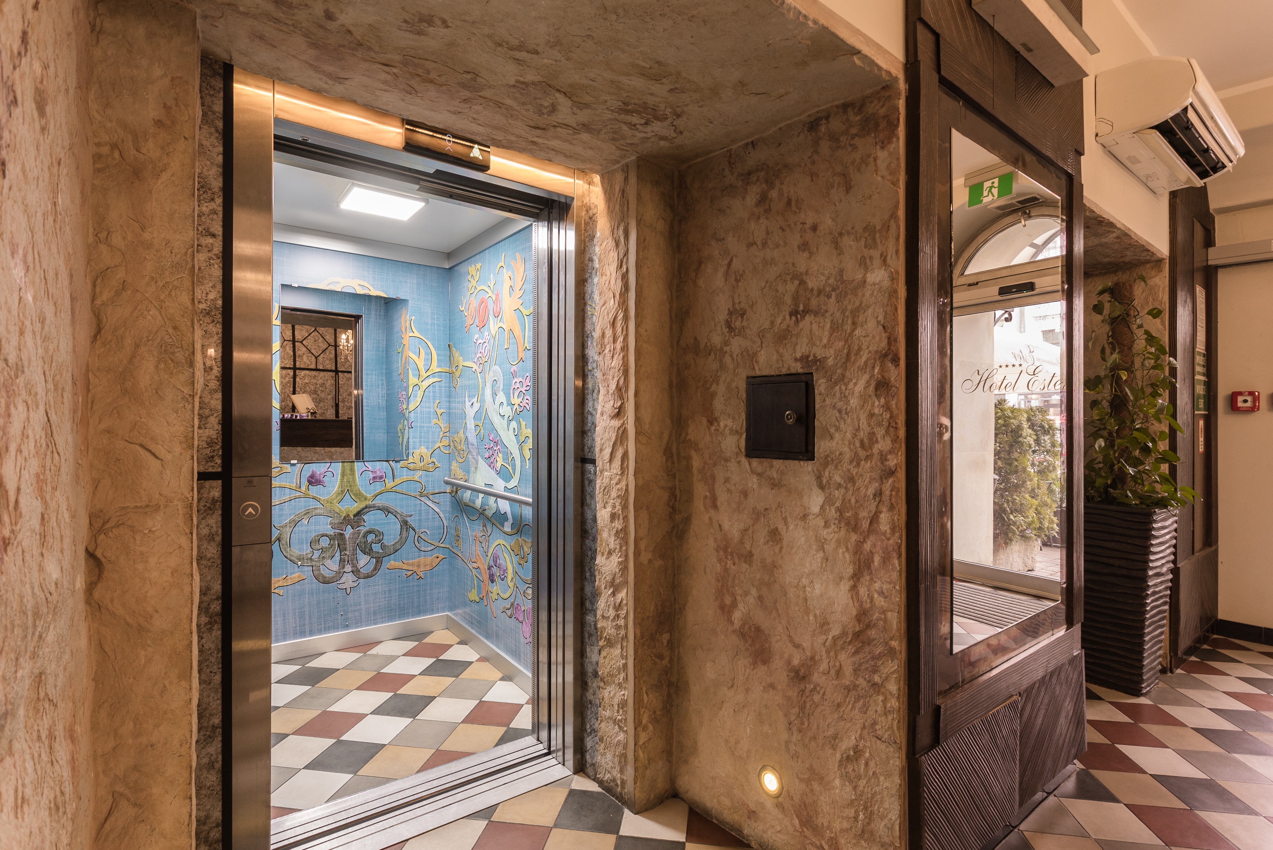 Hotel Ester, photo 1 of 46