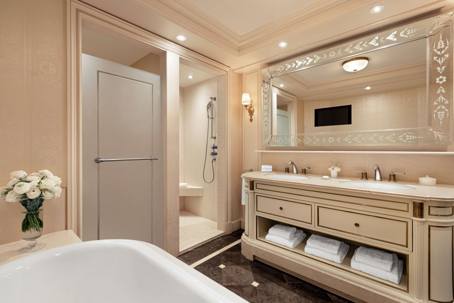 Shangri-La Hotel Paris, photo 86 of 192