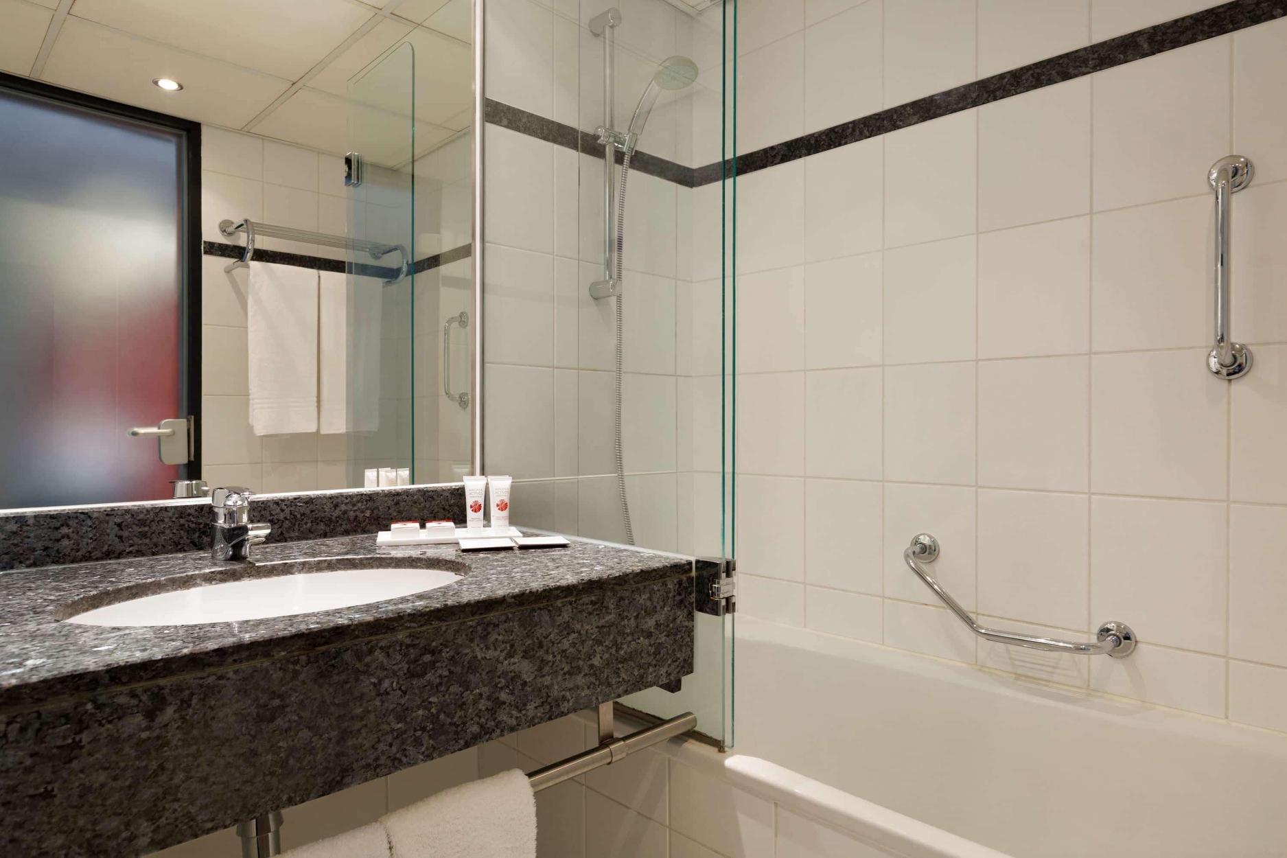 Ramada by Wyndham Amsterdam Airport Schiphol, photo 16 of 30