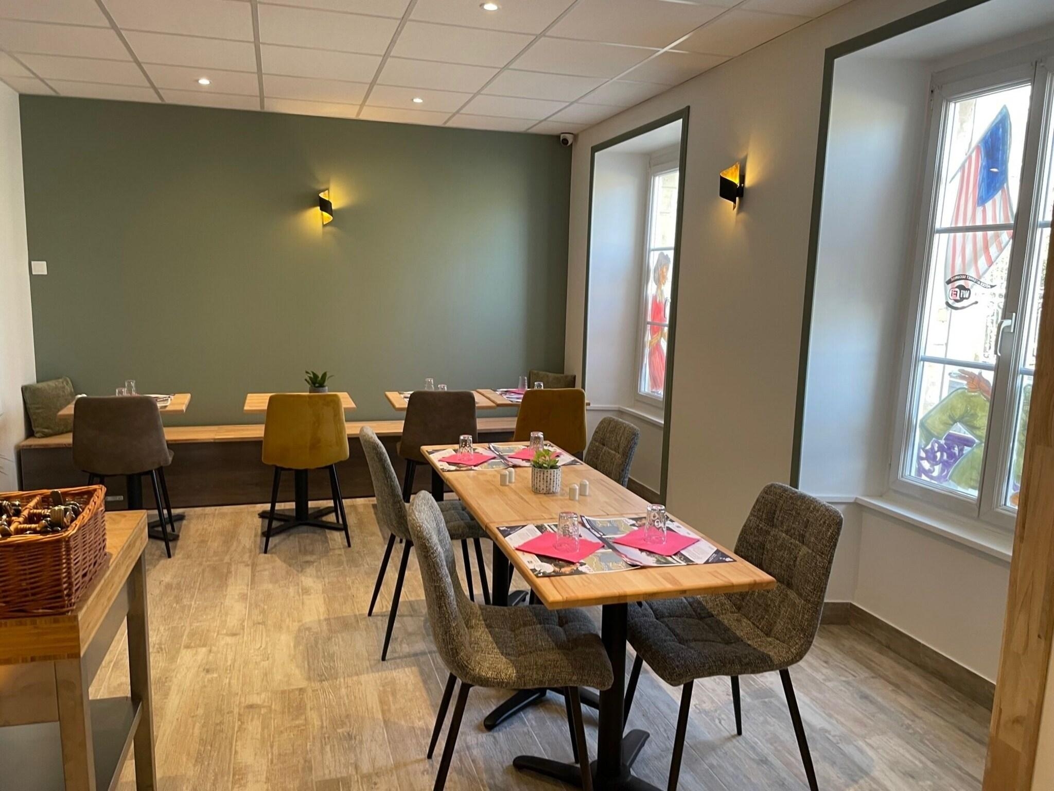Hotel Le Bayeux, photo 62 of 75