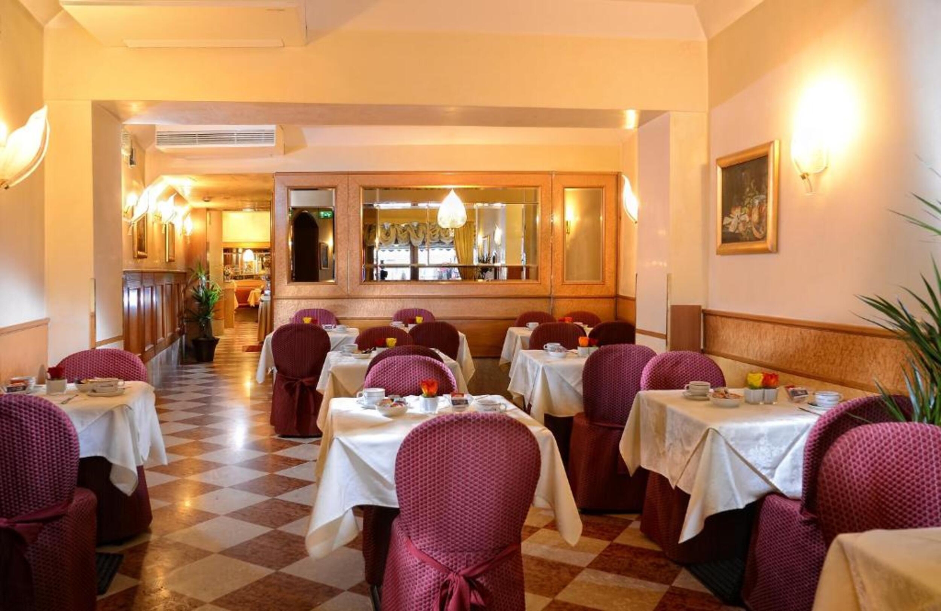 Rialto Hotel, photo 12 of 13