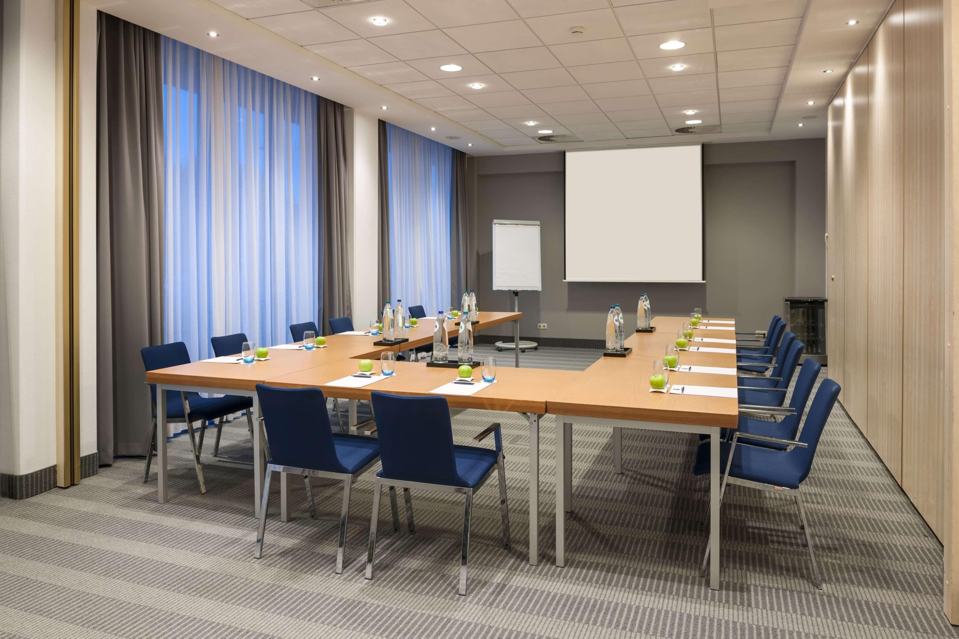 Ramada by Wyndham Amsterdam Airport Schiphol, photo 25 of 30