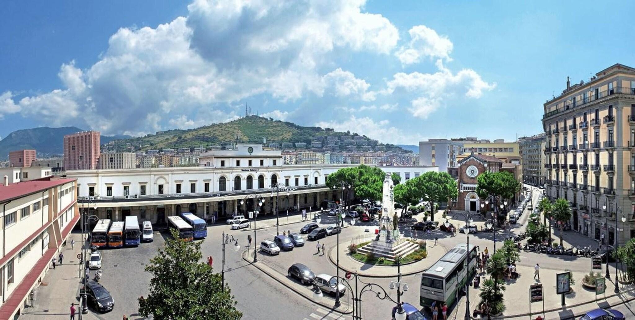 Plaza, photo 10 of 29