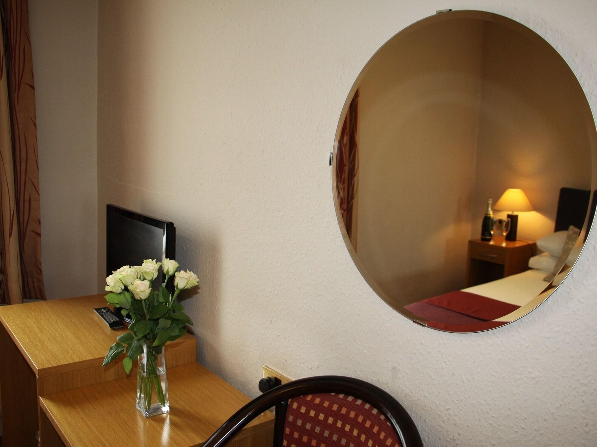 Nanhoron Arms Hotel, photo 38 of 102