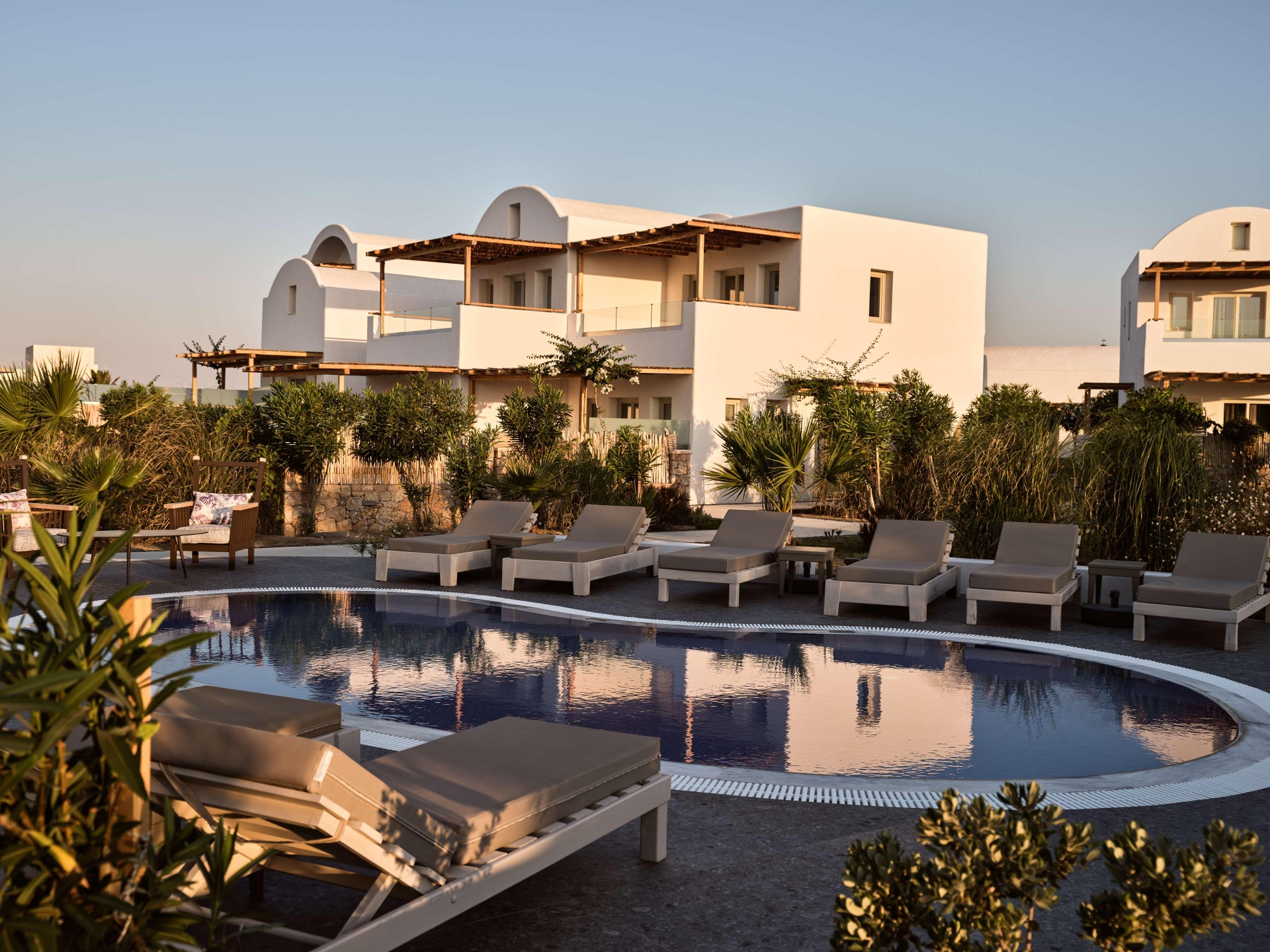 Sea Breeze Santorini Beach Resort, Curio Collectio, photo 87 of 191
