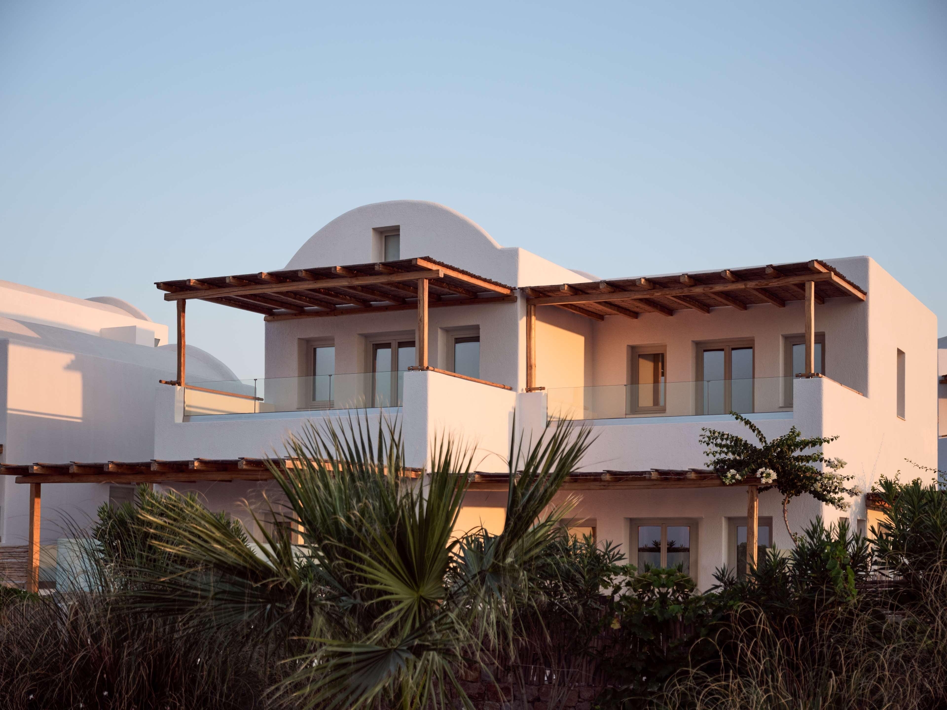 Sea Breeze Santorini Beach Resort, Curio Collectio, photo 30 of 191