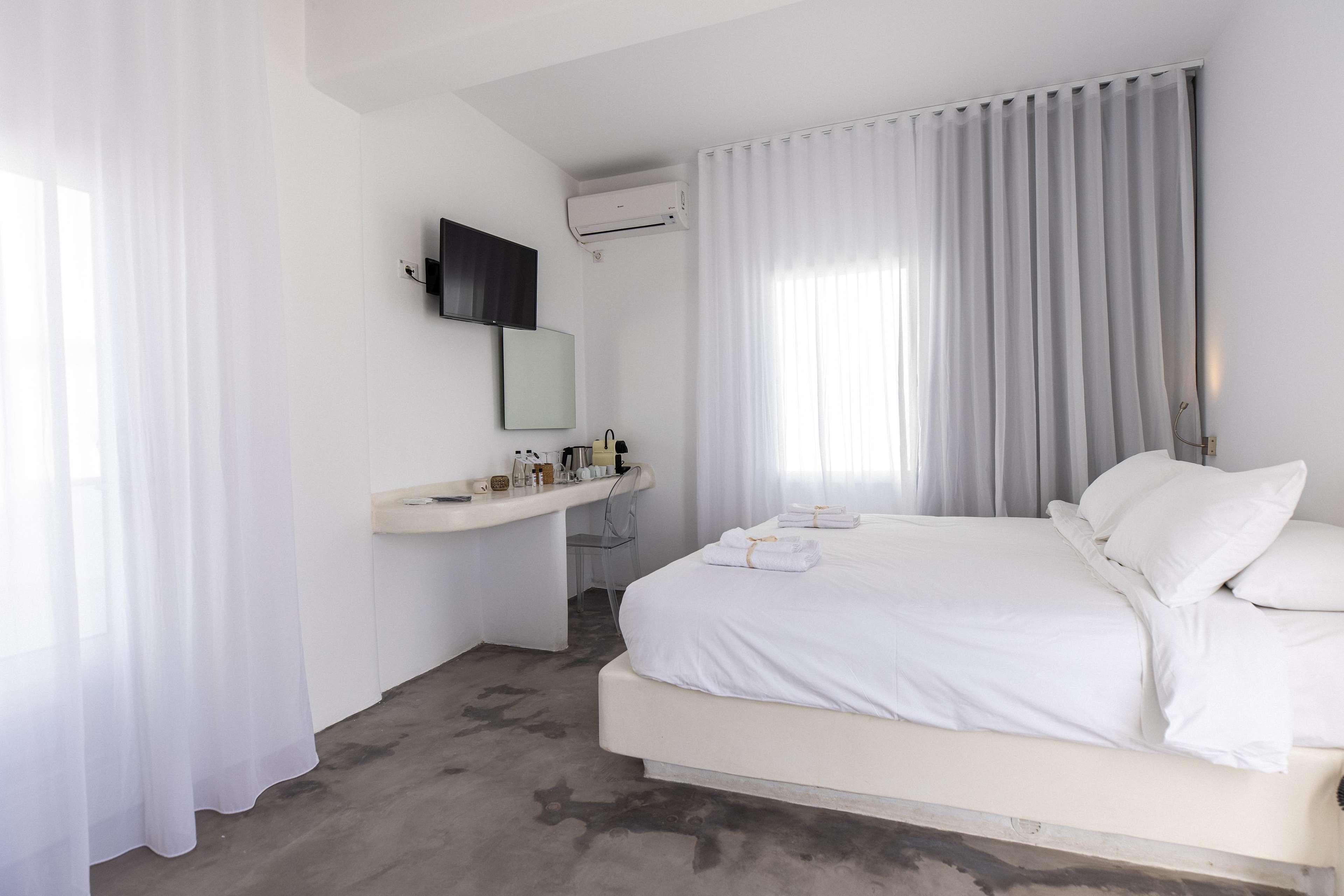 Rocabella Santorini Hotel &amp; Spa, photo 20 of 47