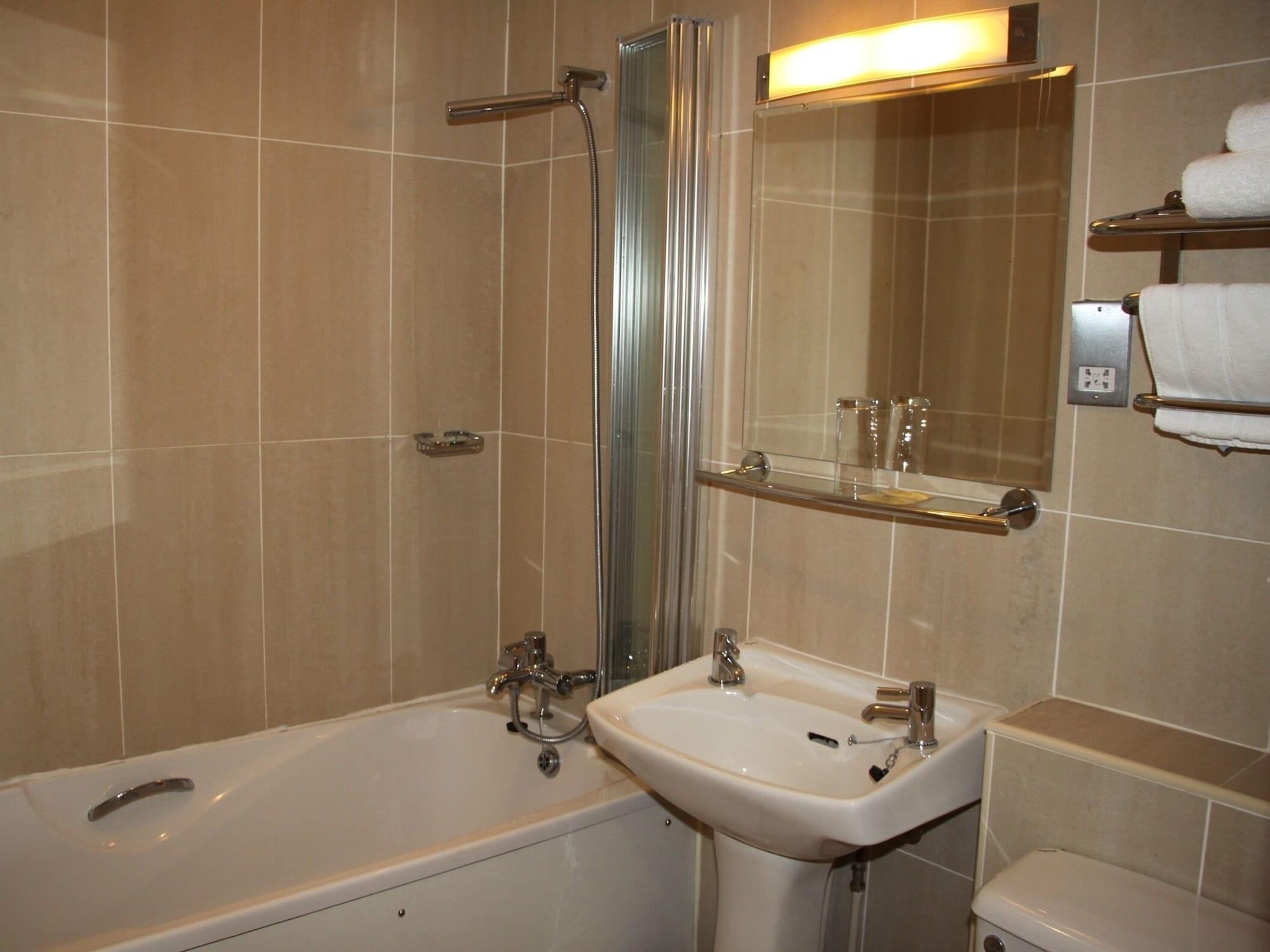 Nanhoron Arms Hotel, photo 3 of 102