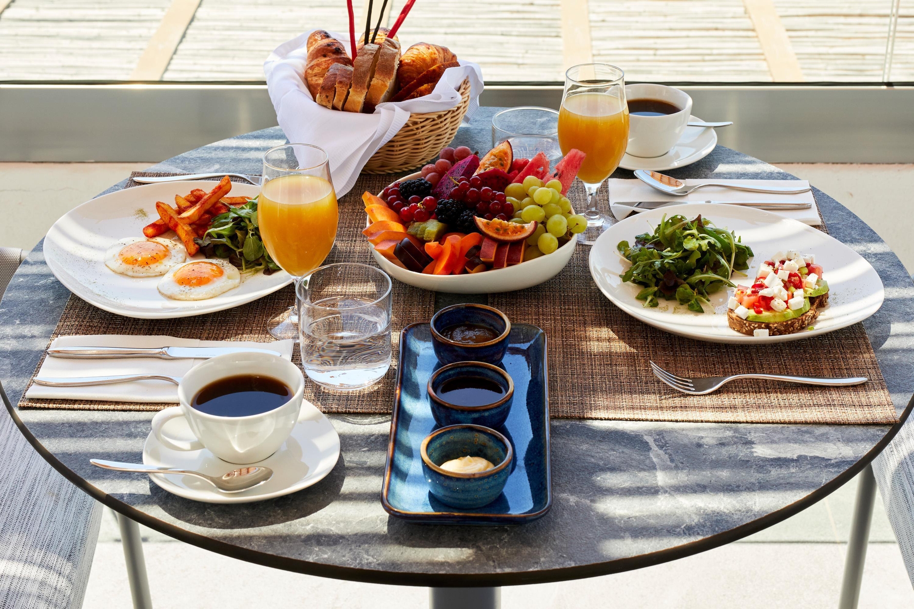 Sea Breeze Santorini Beach Resort, Curio Collectio, photo 64 of 191